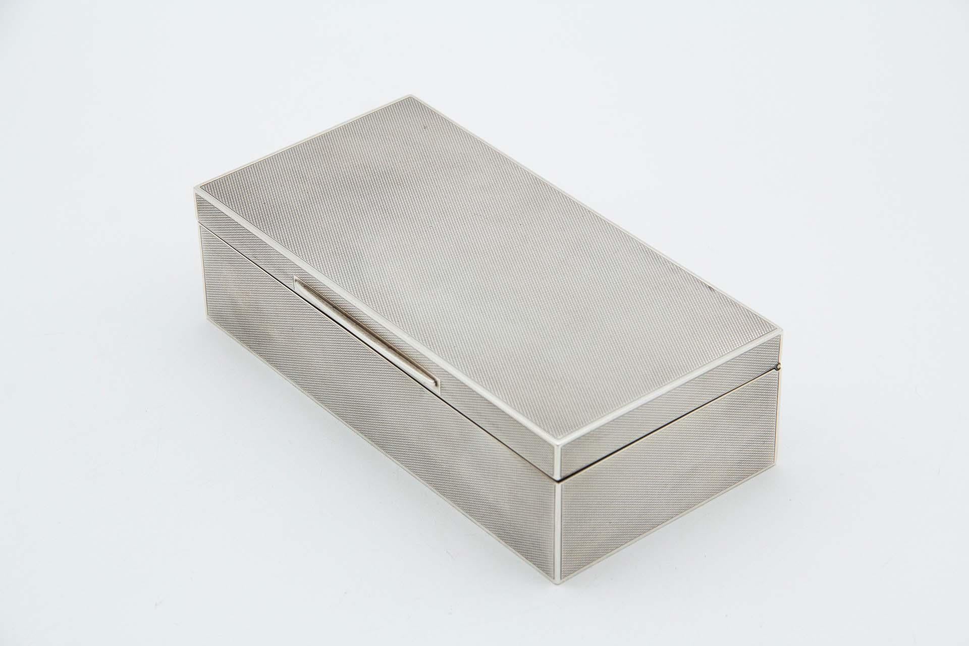 European Guilloche silver tobacco box For Sale
