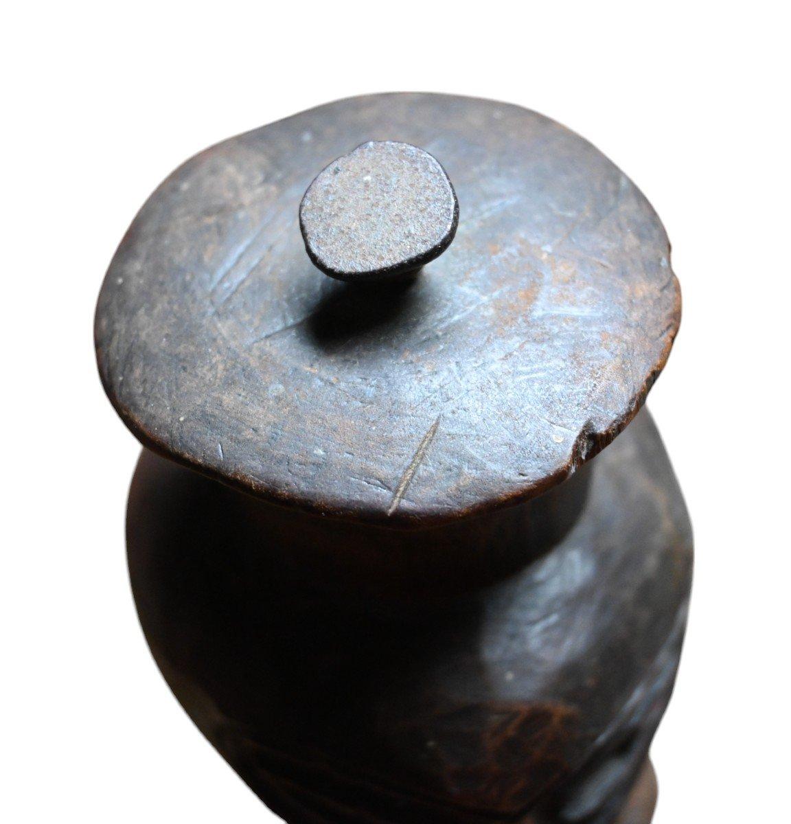 Tribal Statue Guine de la tribu Kusu, DR Congo, première moitié du 20e siècle en vente
