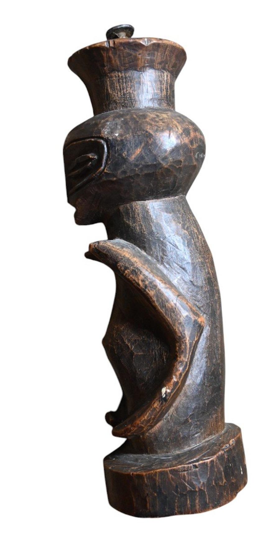 Statue Guine de la tribu Kusu, DR Congo, première moitié du 20e siècle Bon état - En vente à Bilzen, BE