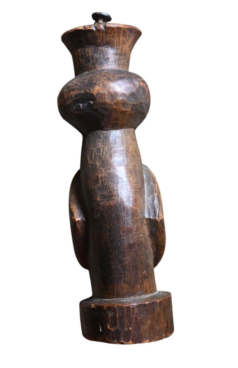 Milieu du XXe siècle Statue Guine de la tribu Kusu, DR Congo, première moitié du 20e siècle en vente