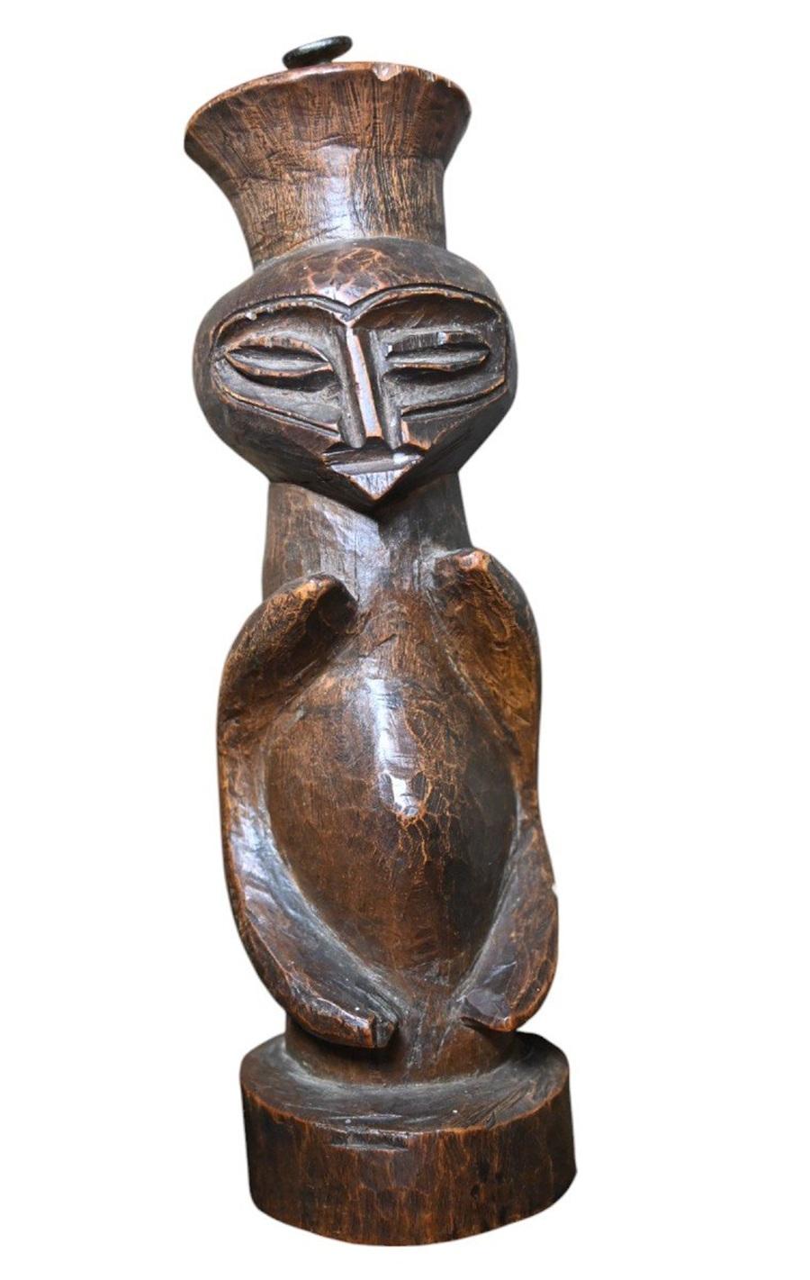 Statue Guine de la tribu Kusu, DR Congo, première moitié du 20e siècle en vente 1