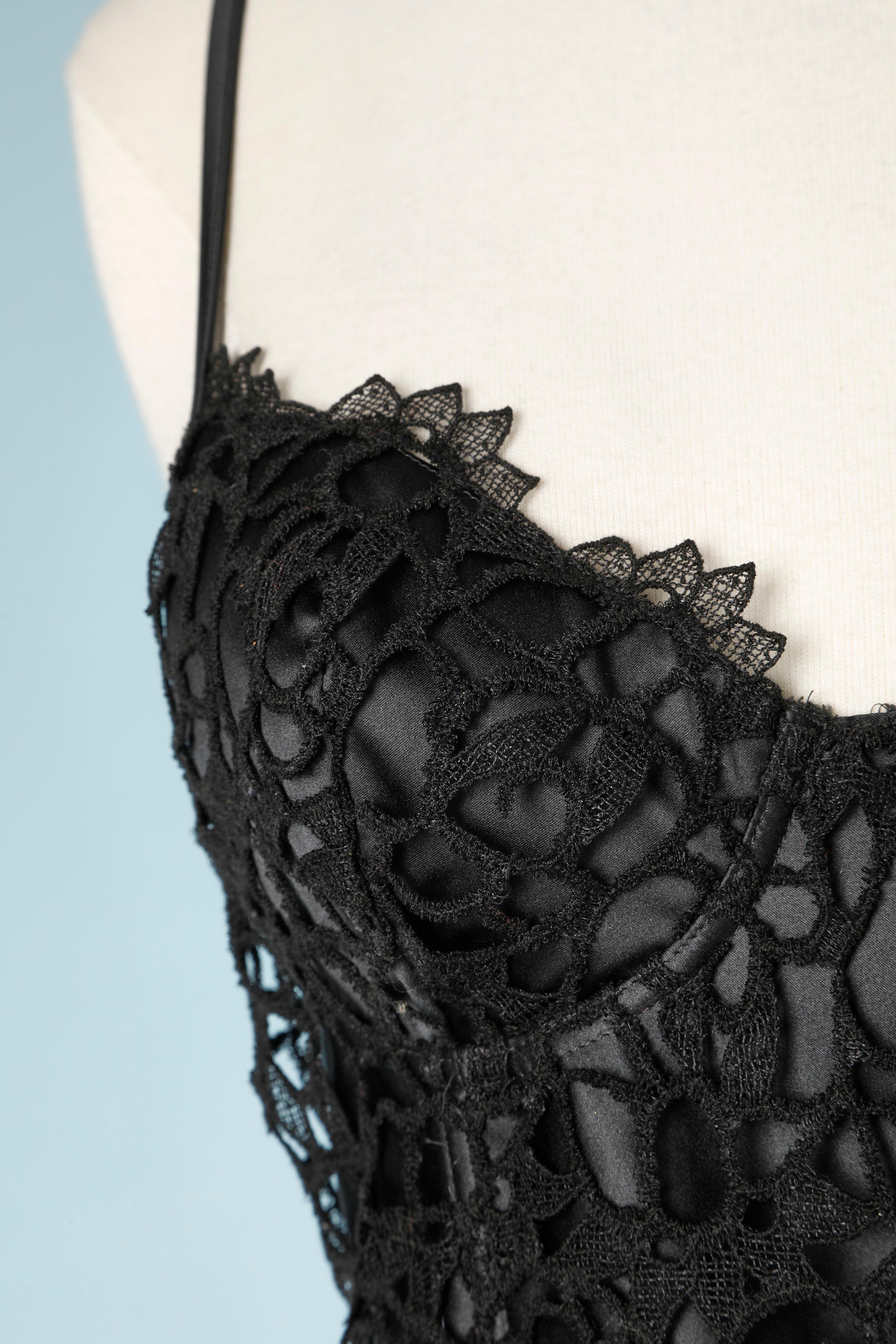 Black satin bustier covered with guipure 
