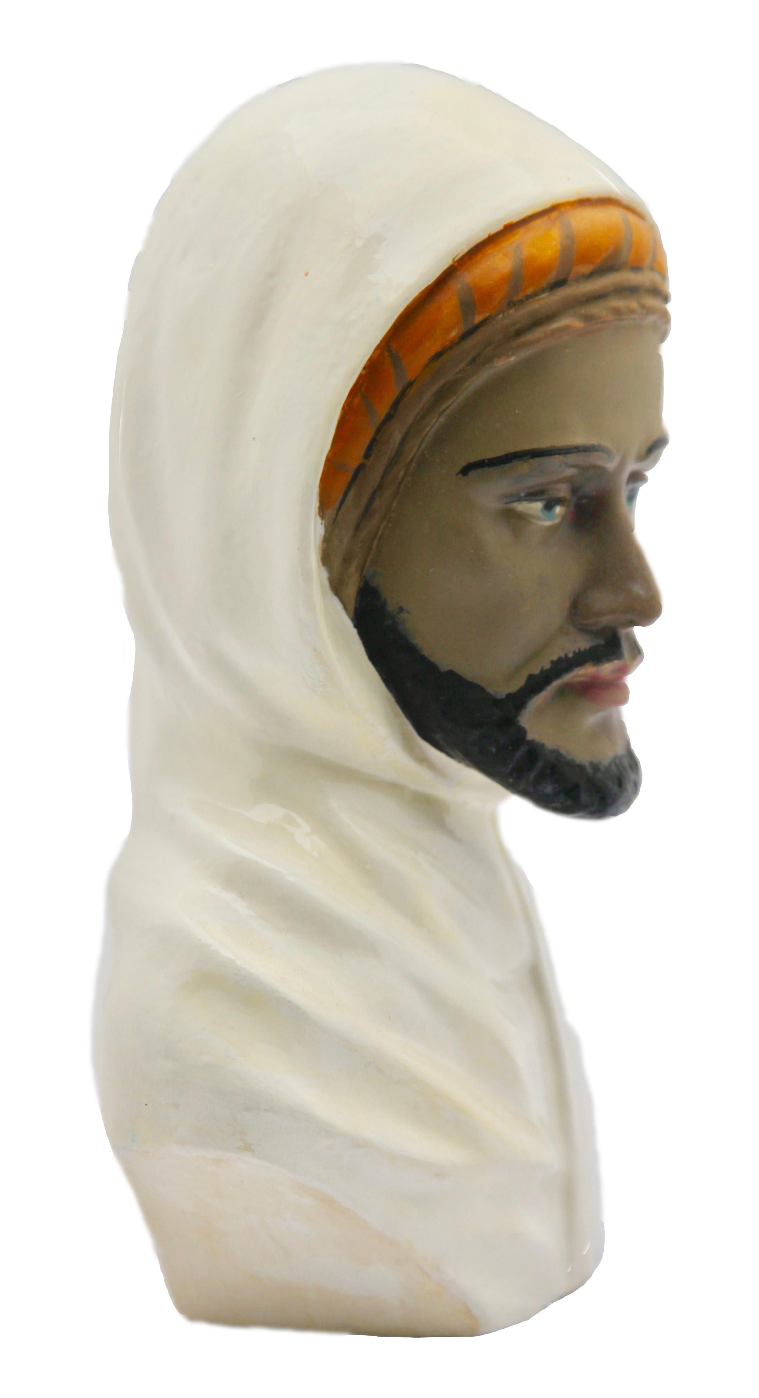 Art nouveau Buste en céramique polychrome représentant une tête arabe, signé Guiseppe Carli en vente