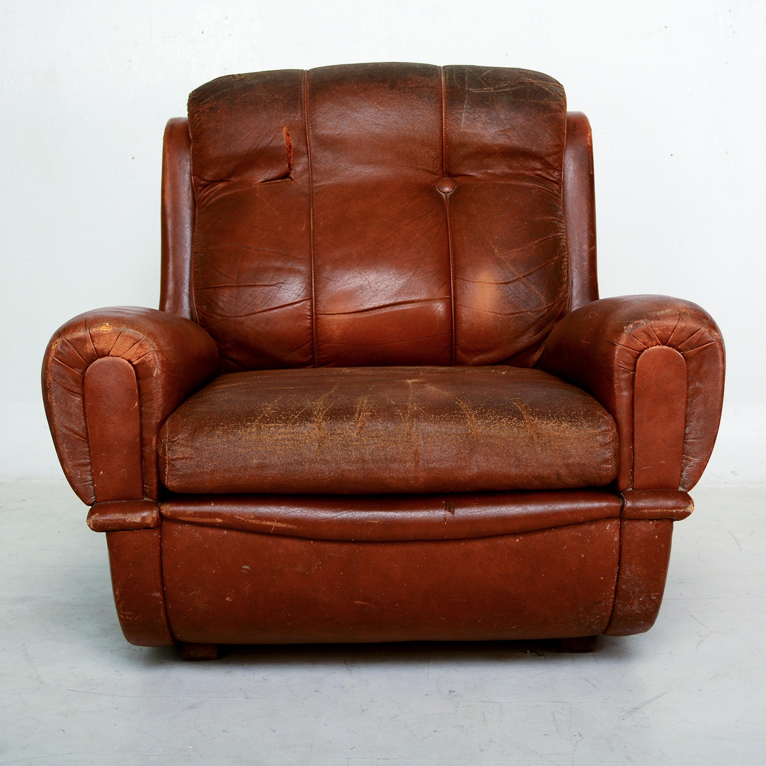 For your consideration: Guiseppe Munari for Poltrona Munari Italian pair of lounge chairs in tobacco leather 1960s Italy
Sensational style Italian arm chairs leather lounges club chairs- set of two.
Vintage Munari in tobacco leather with classic