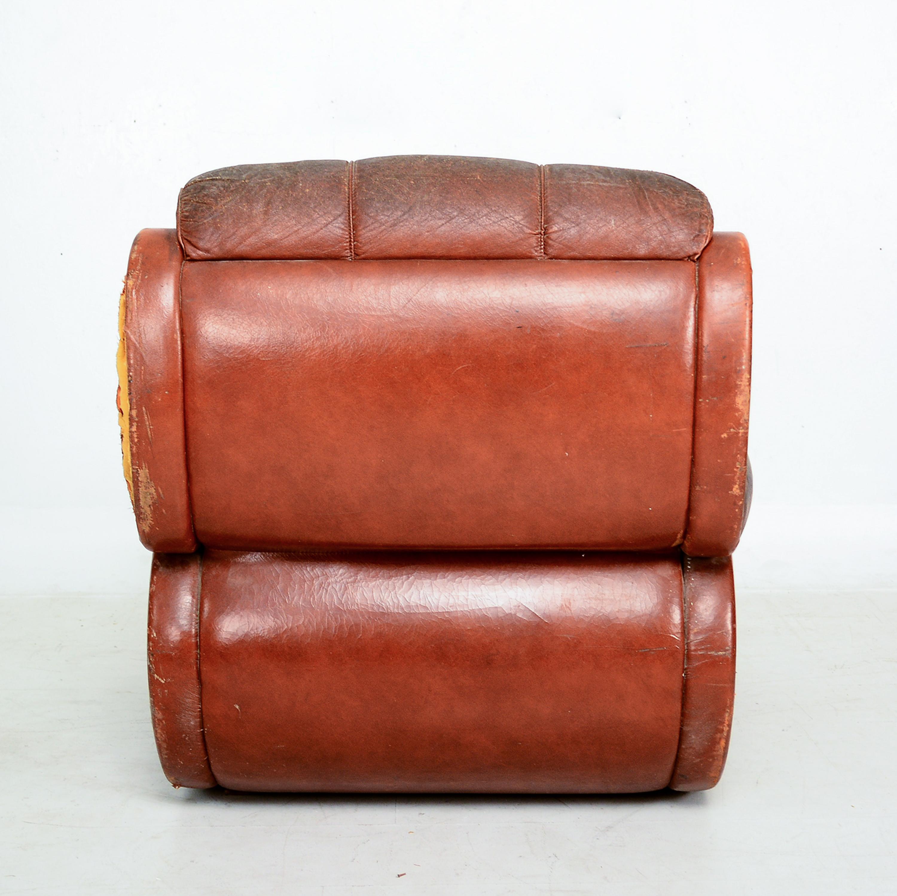 Guiseppe Munari for Poltrona Italian Lounge Chairs Tobacco Leather, Italy 1960s In Distressed Condition In Chula Vista, CA