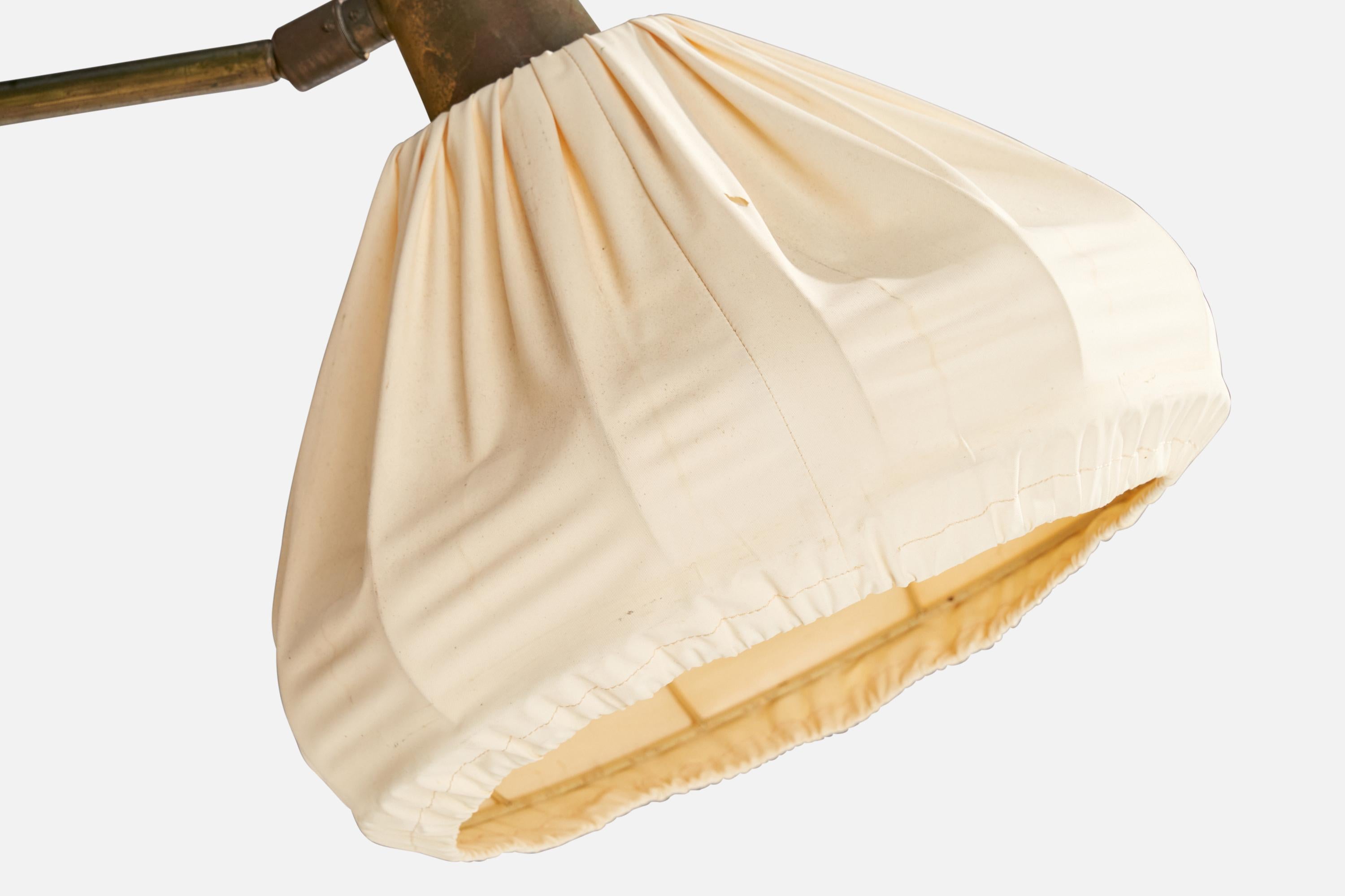 Guiseppe Ostuni, lampadaire, laiton, tissu, Italie, années 1950 Bon état - En vente à High Point, NC