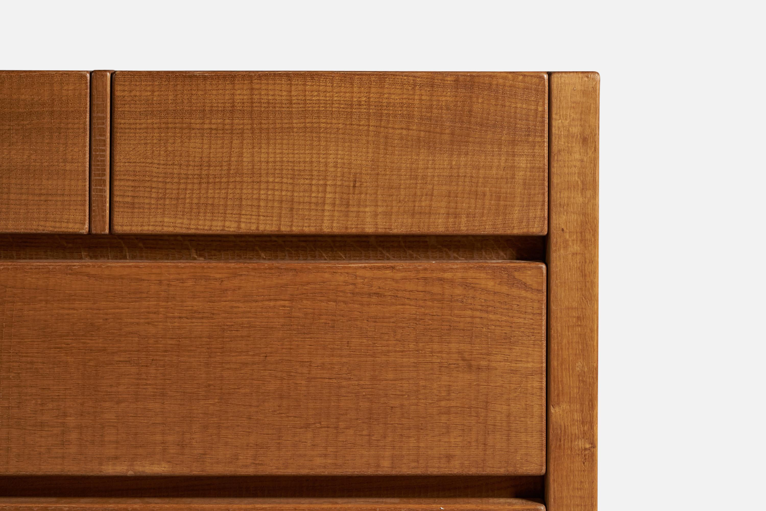 Guiseppe Rivadossi, Chest of Drawers, Oak, Italy, 1980s In Good Condition For Sale In High Point, NC