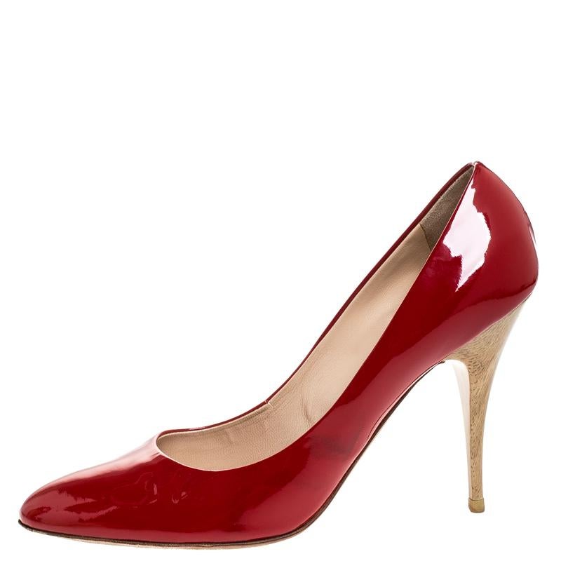 Step out in sophistication and style when you don this pair of smart Giuseppe Zanotti pumps. Crafted in Italy, they are made of red patent leather and flaunt a glossy exterior. They come with round toes, 11 cm heels crafted from wood, leather