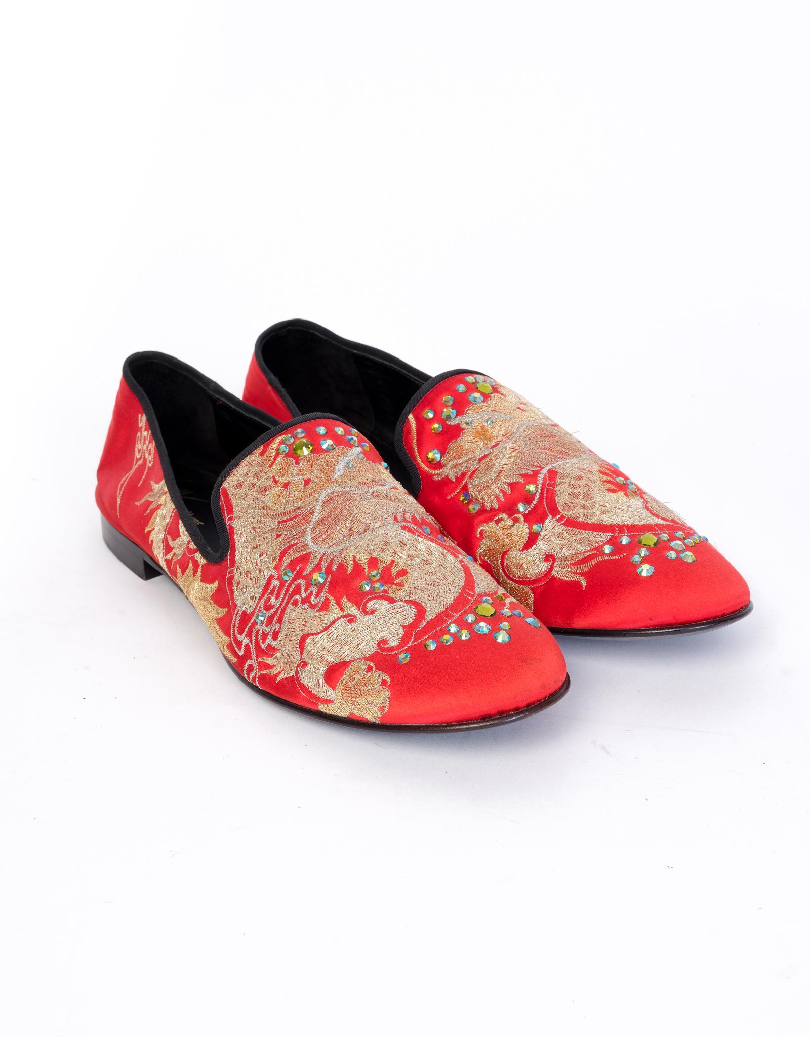 Featuring an intricately embroidered dragon exterior, a black interior, and black soles.

COLOR: Red
MATERIAL: Silk
SIZE: 45 EU / 12 US MENS
COMES WITH: Dust bag

Made in Italy
