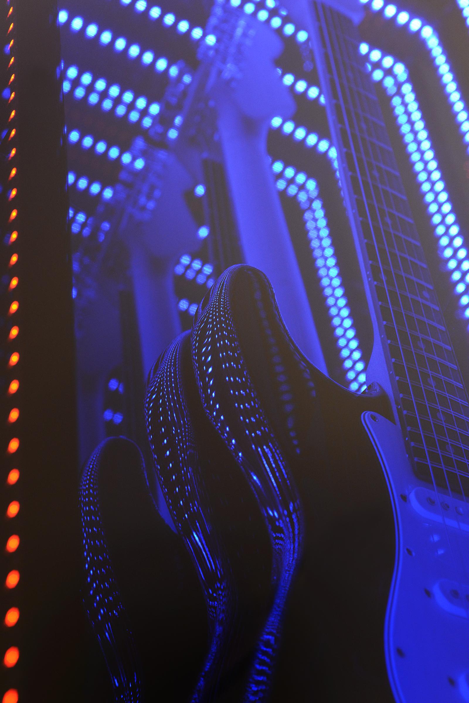 Guitar Infiny Wall Decoration Mirror with Led Lights In New Condition For Sale In Paris, FR