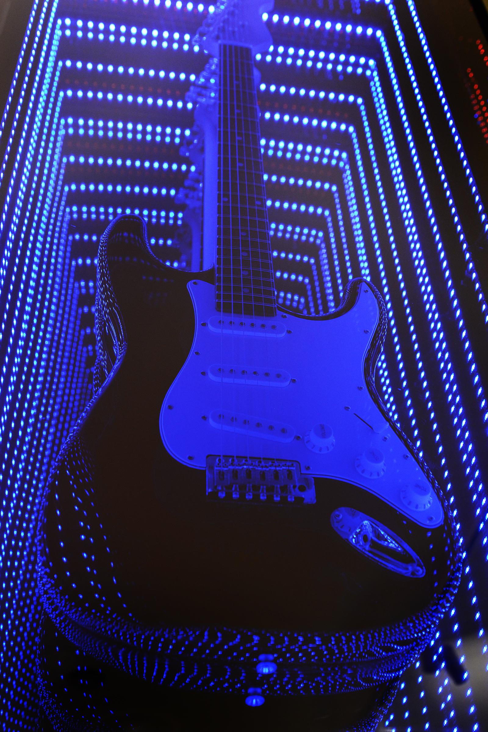 Contemporary Guitar Infiny Wall Decoration Mirror with Led Lights For Sale