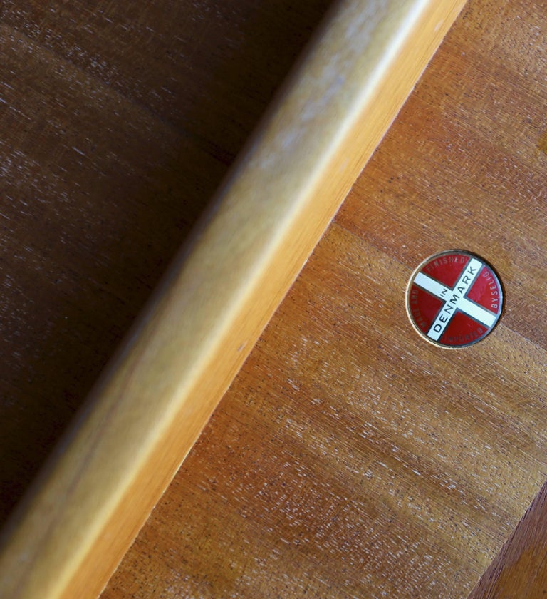 "Guitar Pick" Side Table by Kofod Larsen for Selig at 1stDibs