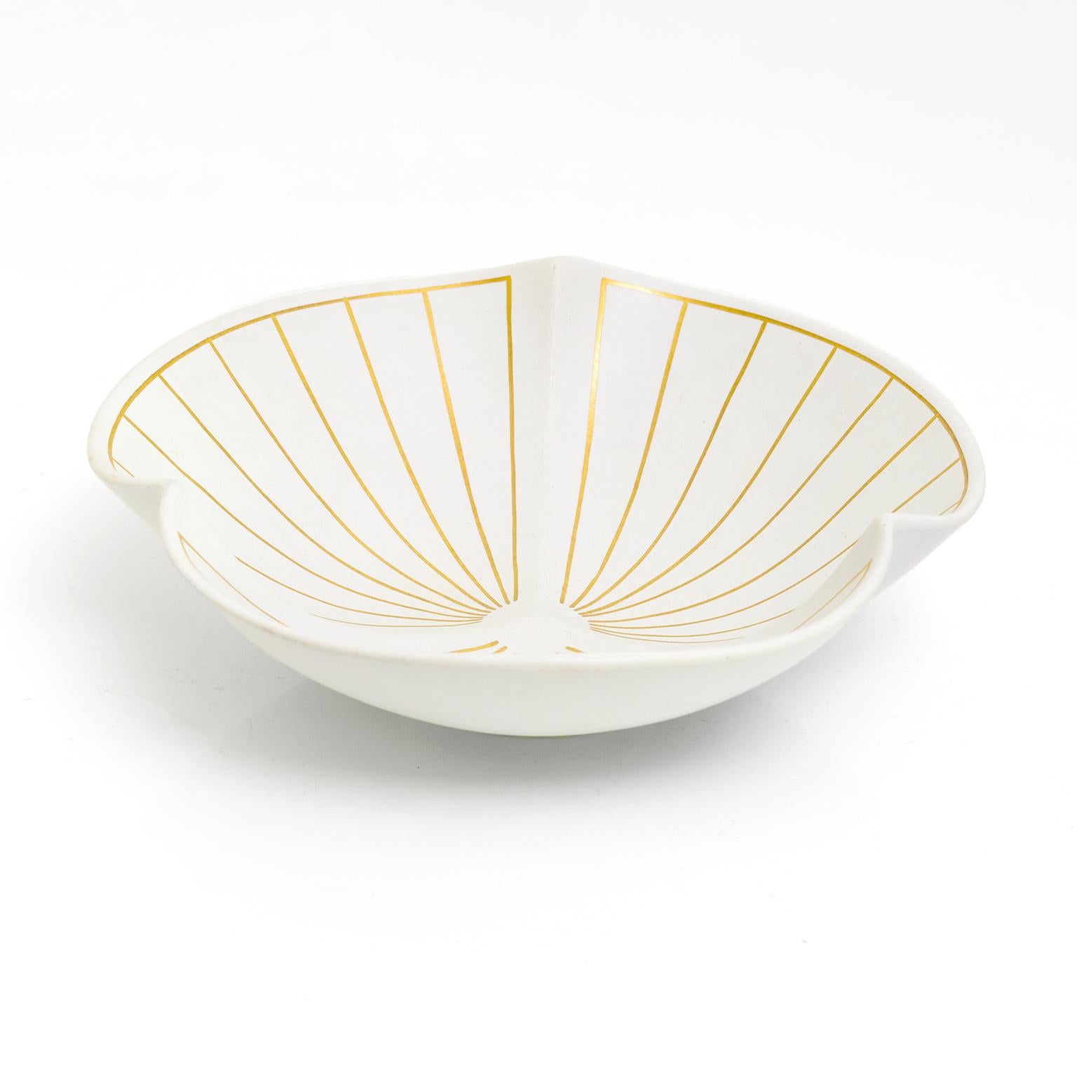 Guldsurrea Series Stoneware Bowl by Wilhelm Kage, Gustavsberg, Sweden In Good Condition For Sale In New York, NY