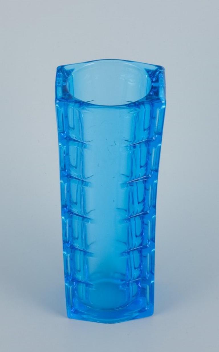 Swedish Gullaskruf, Sweden. Art glass vase in blue glass. Late 20th C. For Sale