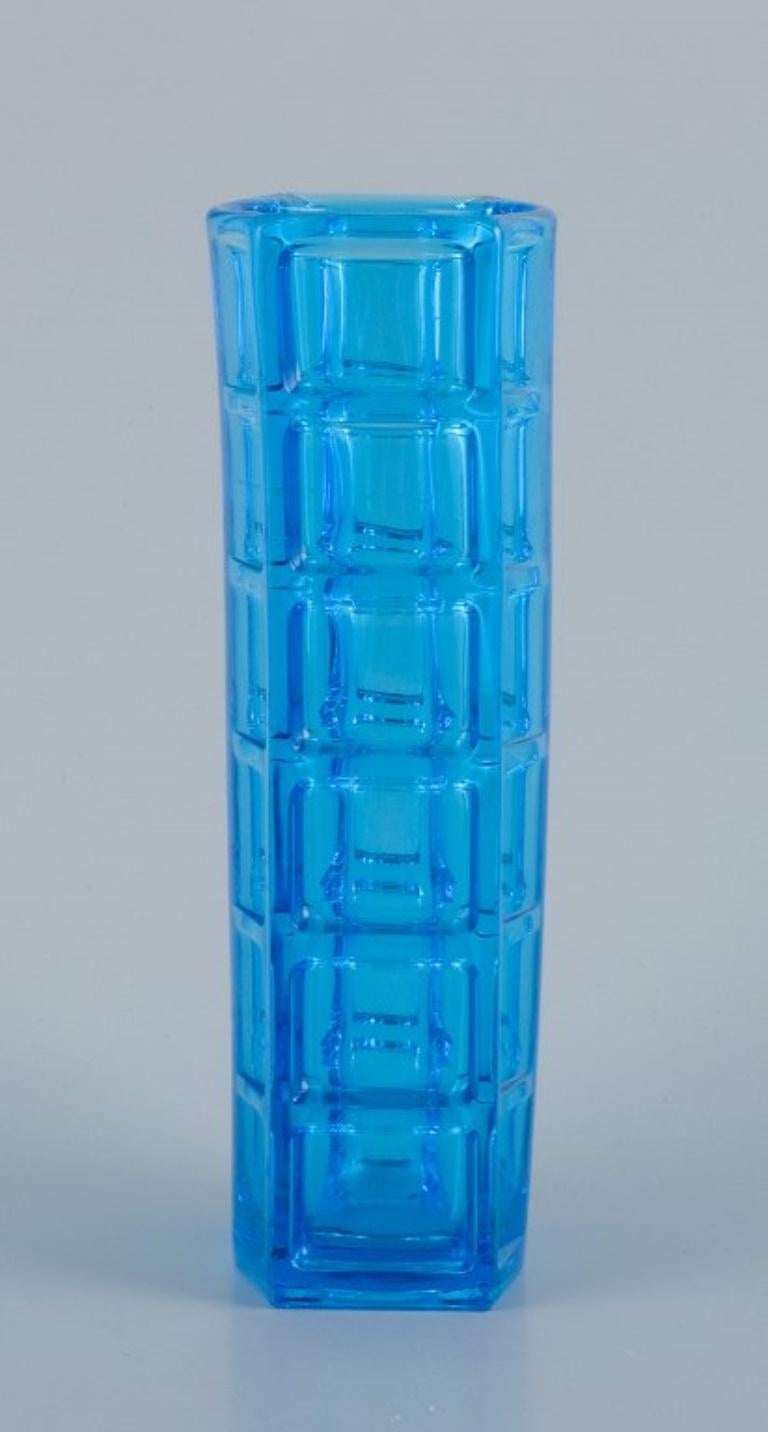 Art Glass Gullaskruf, Sweden. Art glass vase in blue glass. Late 20th C. For Sale
