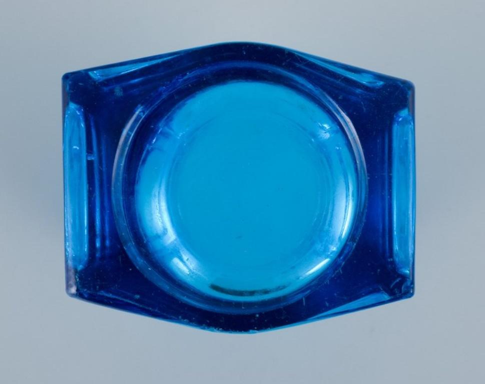 Gullaskruf, Sweden. Art glass vase in blue glass. Late 20th C. For Sale 2