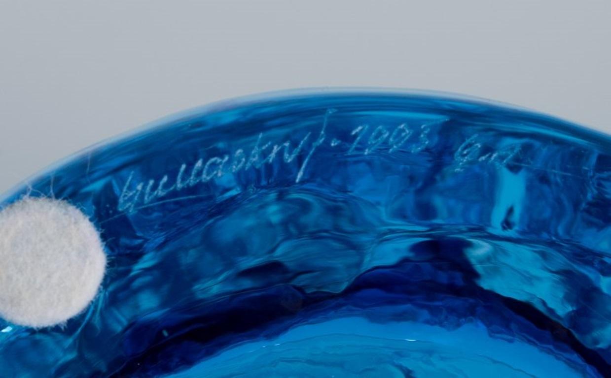 Gullaskruf, Suède, vase en verre d'art bleu soufflé à la bouche,  en vente 2
