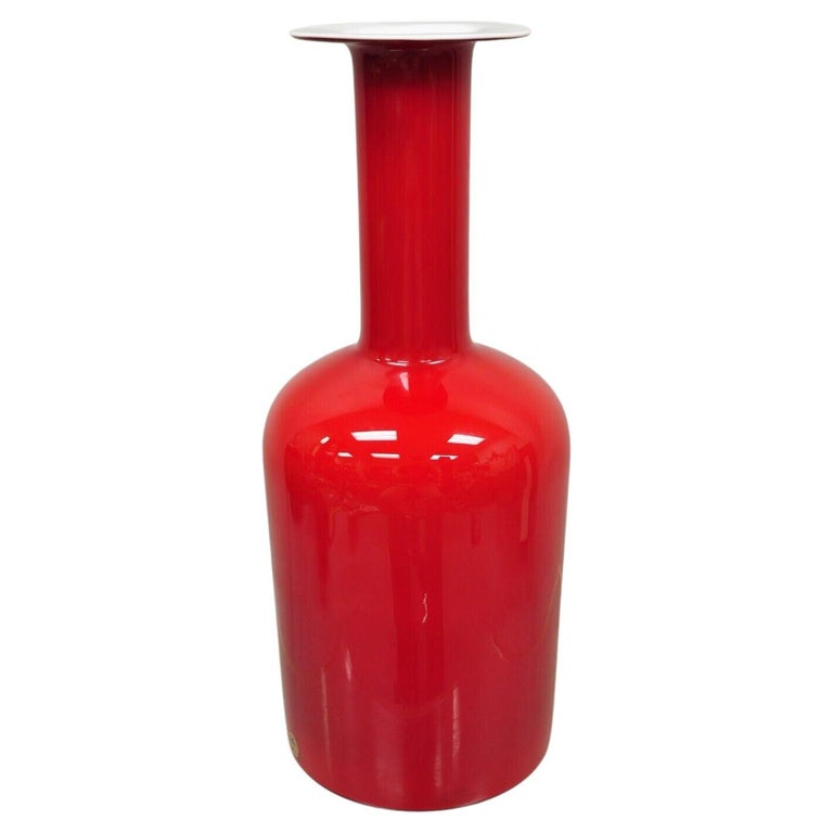 Gulvase d'Otto Brauer Holmegaard Vase en verre d'art rouge de Brauer, Suède  En vente sur 1stDibs
