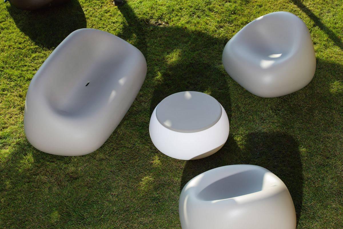 Modern Gumball Sofa in Matte White Polyethylene by Alberto Brogliato for Plust For Sale