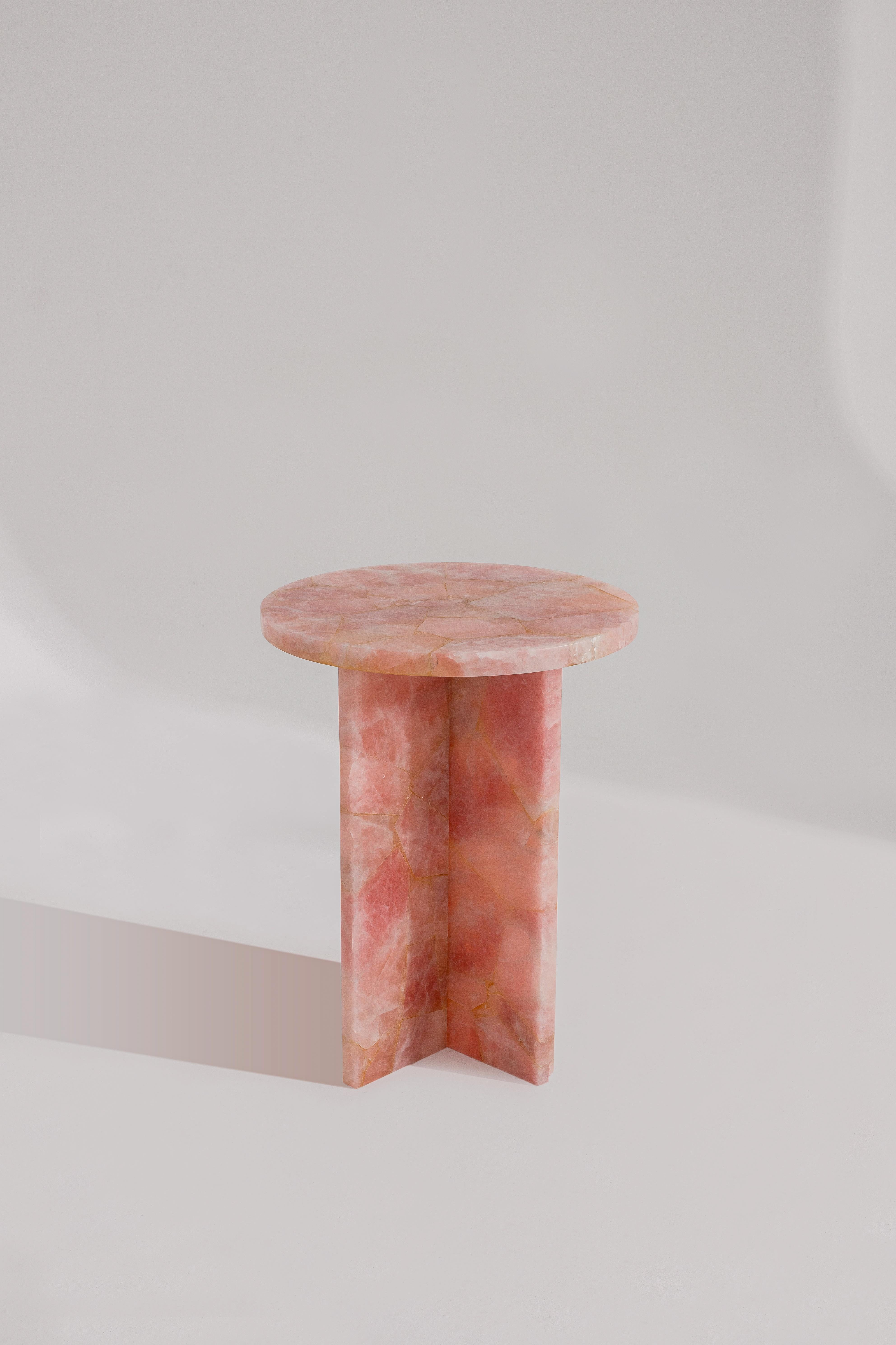 Table d'appoint Gummy Pink Onyx by RAFFINATO
Dimensions : Ø 50 x H 50 cm : Ø 50 x H 50 cm.
MATERIAL : Onyx rose.

Cette table est disponible en différentes pierres : Travertin blanc, Rosso Levanto, Améthyste et Onyx blanc/vert/rose. Veuillez nous