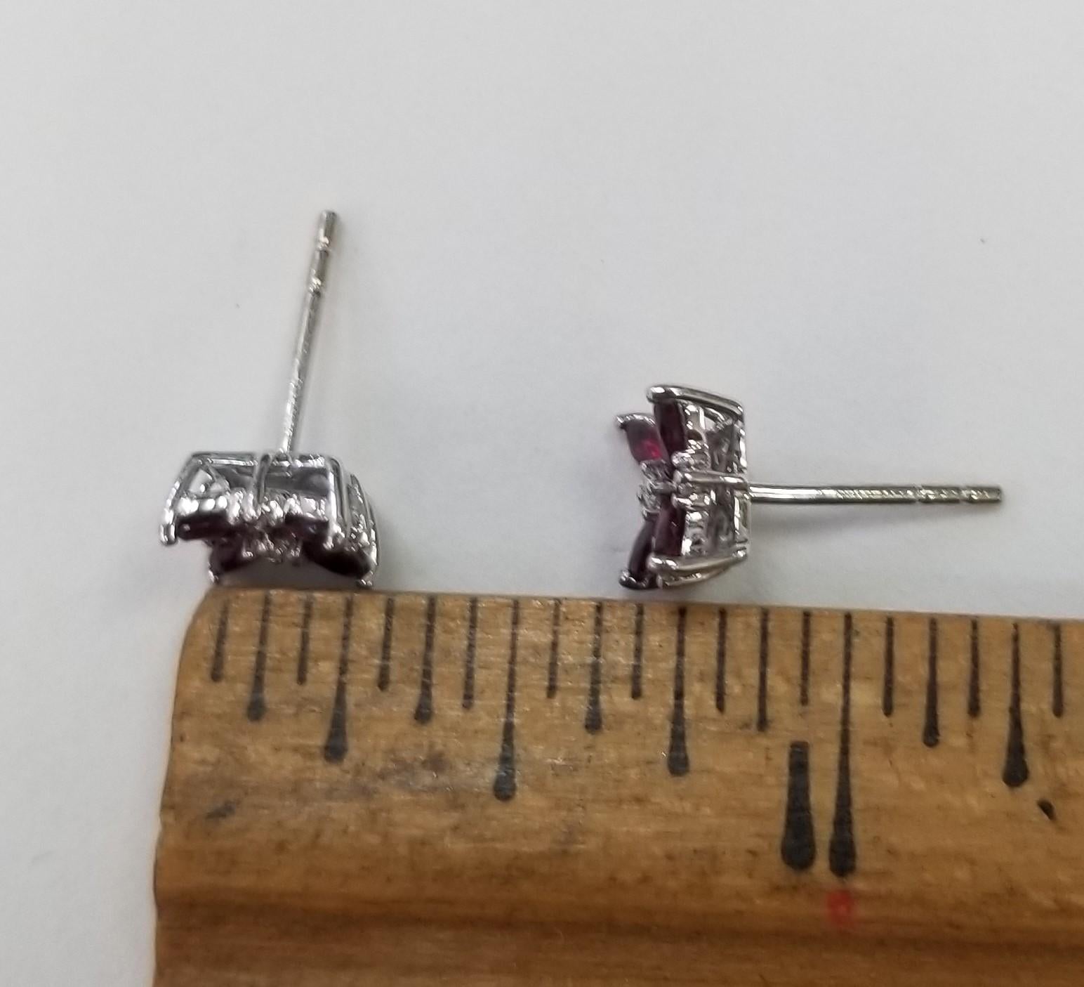 Pendientes Gump's de oro blanco de 18 quilates con rubí blanco y diamantes Contemporáneo en venta