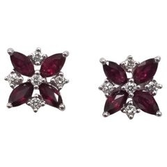 Gump's Boucles d'oreilles en or blanc 18 carats, rubis blanc et diamants
