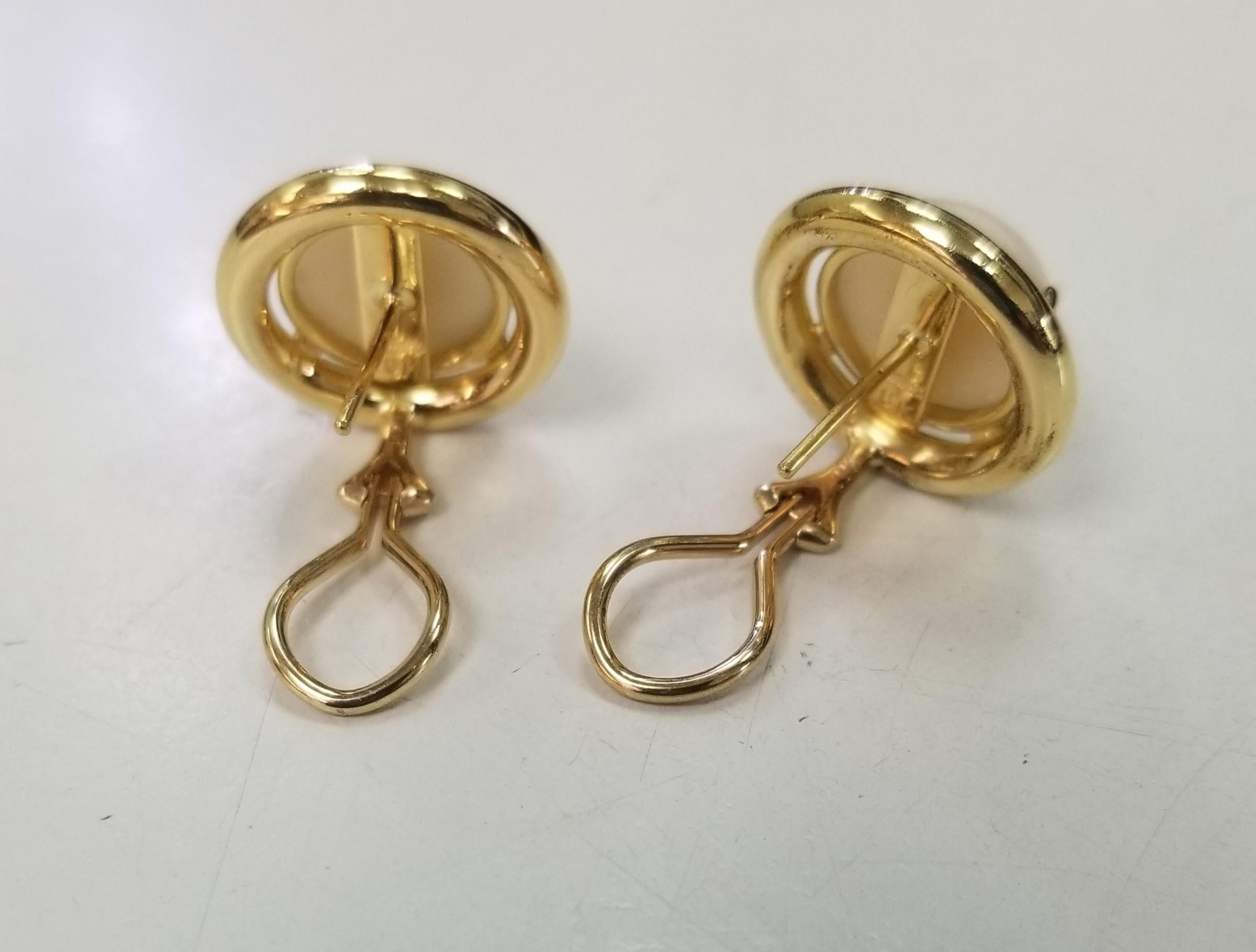 Seller Notes: “IN VERY GOOD CONDITION”
Style: Lever Back, Clip, Hoop, Huggie
Base Metal: 18K Yellow Gold
Type :Earrings
Main Stone Color: White Coral
Metal Purity: 18k
Closure: Lever Back
Metal: Yellow Gold
Brand: GUMP'S

*Matching Bracelet,