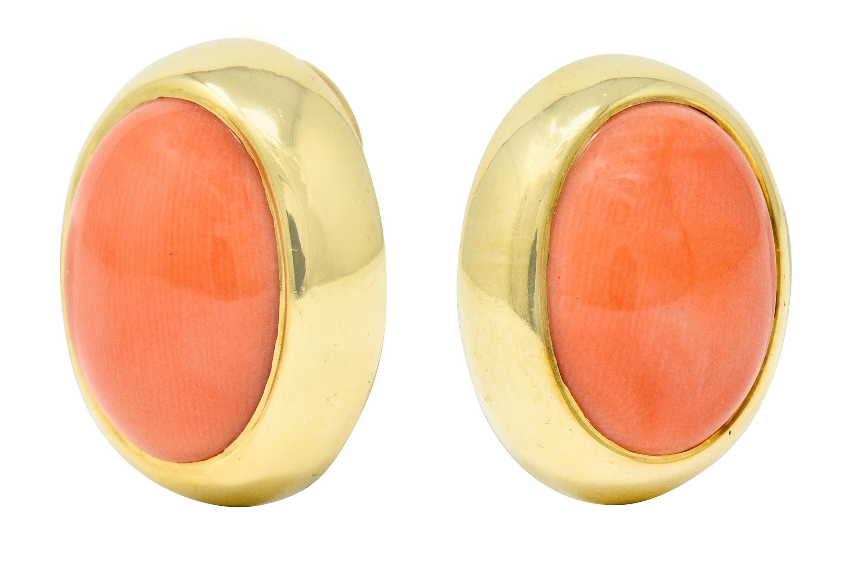 Gump's 1960s Vintage Korallen Cabochon 18 Karat Gold Ohrringe (Retro)