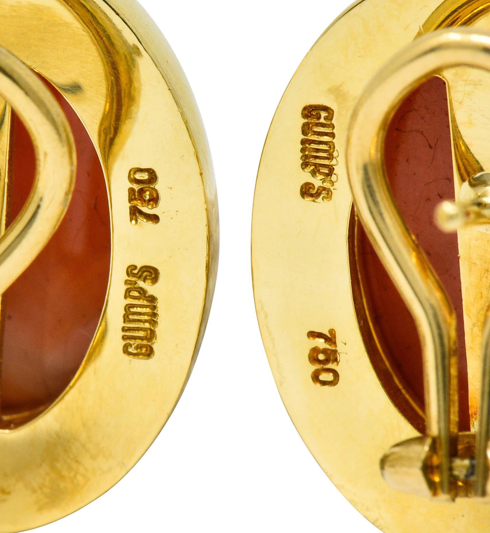 Gump's 1960s Vintage Korallen Cabochon 18 Karat Gold Ohrringe für Damen oder Herren