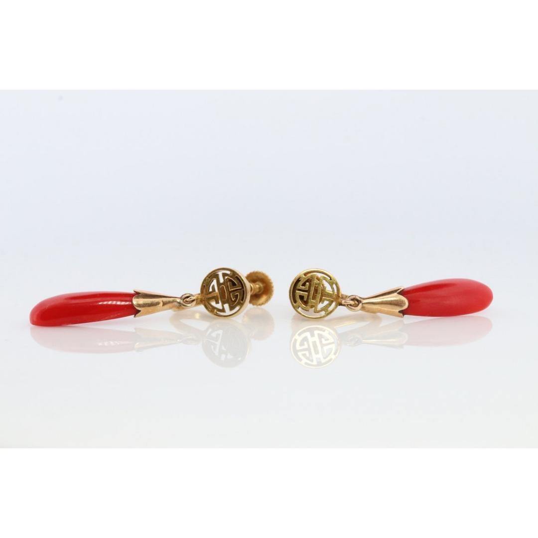 Vintage
Materials: Gold
Gemstone: Coral

Location: Earlobe

Coral earrings with a 14k yellow Gold. Chinese Shou Design

Unpierced Screw Back design.

Made by GUMP's San Francisco

Wonderfully Carved Dangle Coral

Hallmarked 14k. Gump's

Condition: