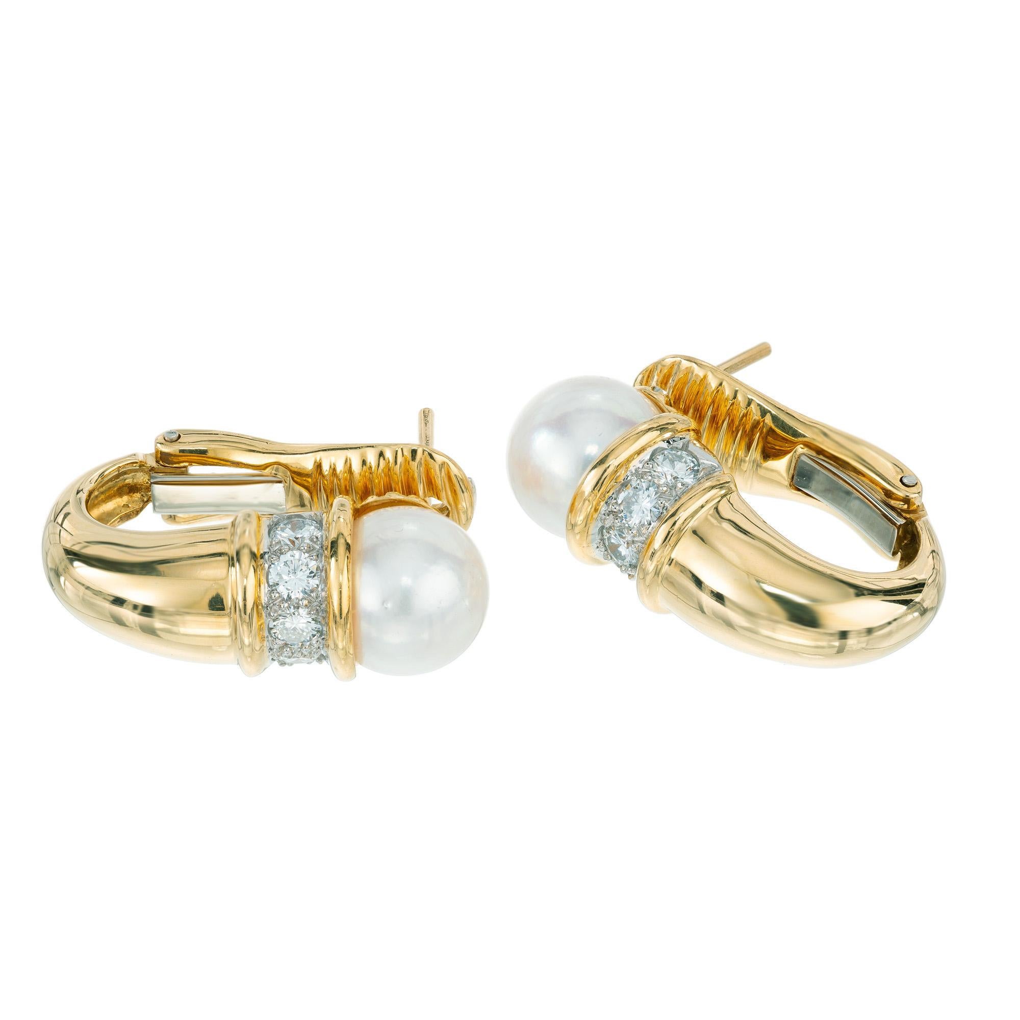 Taglio rotondo Orecchini a clip Gumps Cultured Pearl Diamond Gold Cornucopia Design in vendita