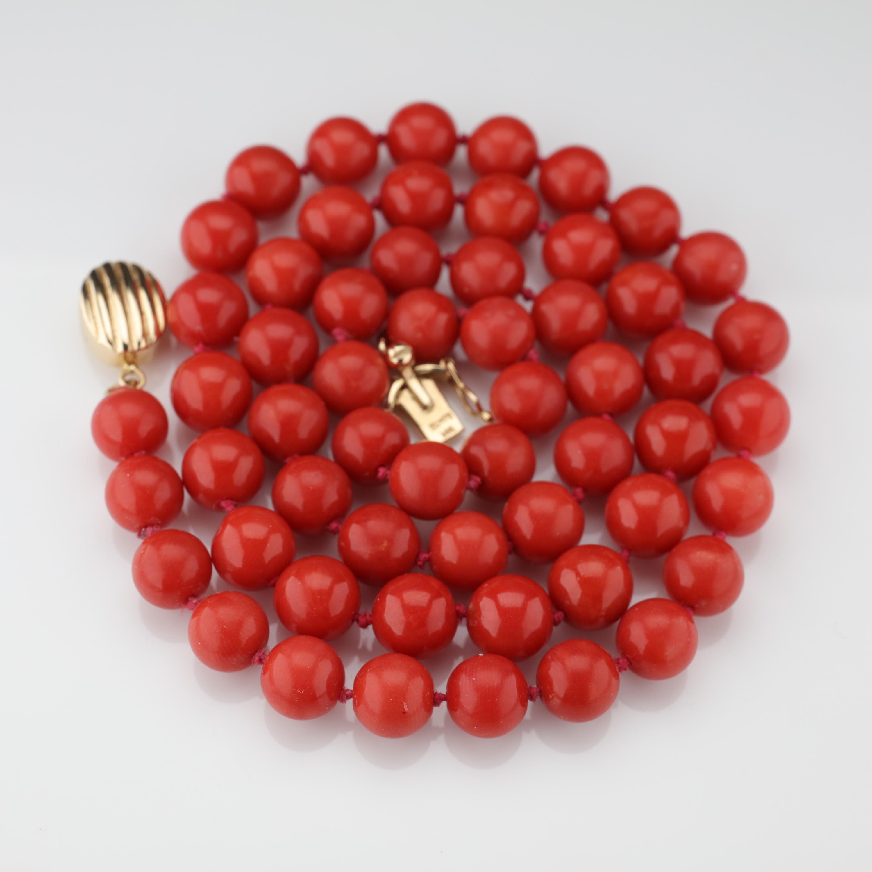 Gump's Fine Coral Necklace Is Exquisite and Rare In Excellent Condition In Southbury, CT