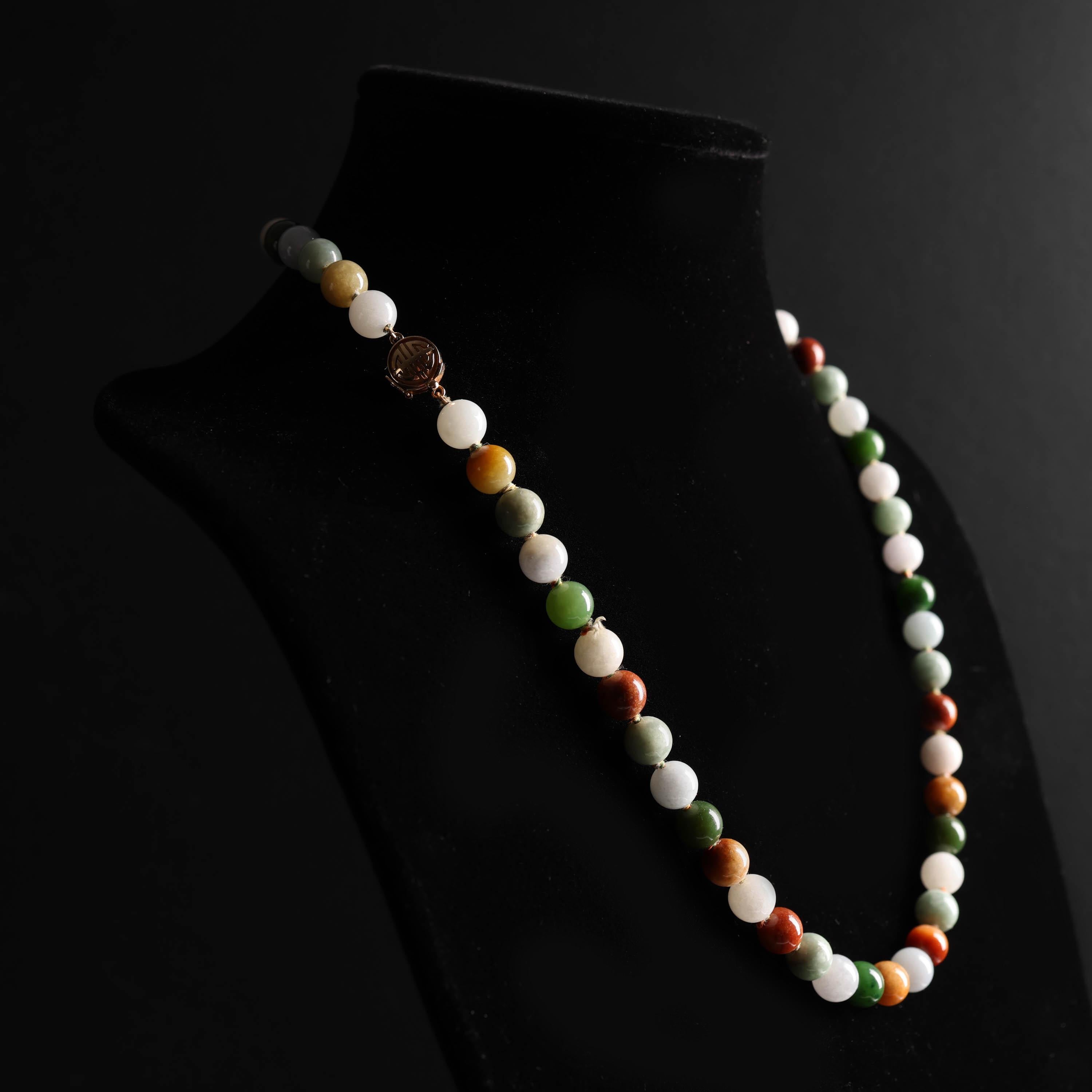 Gump's Jade Necklace, circa 1960s In Excellent Condition For Sale In Southbury, CT