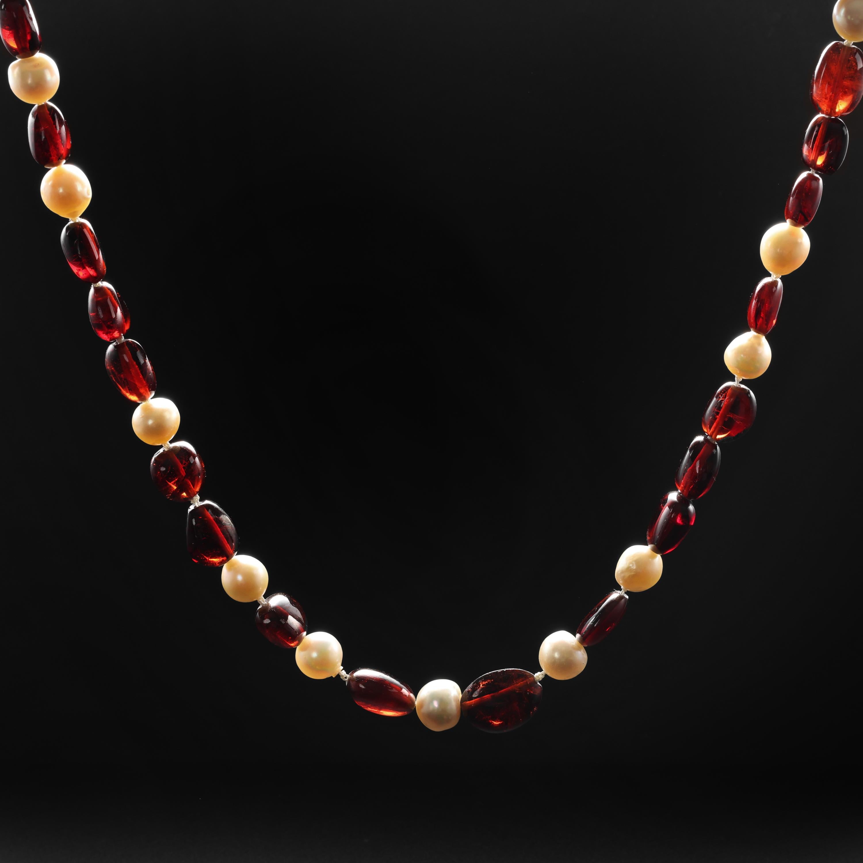 Gump's Pearl & Garnet Bead Necklace Midcentury In Excellent Condition In Southbury, CT