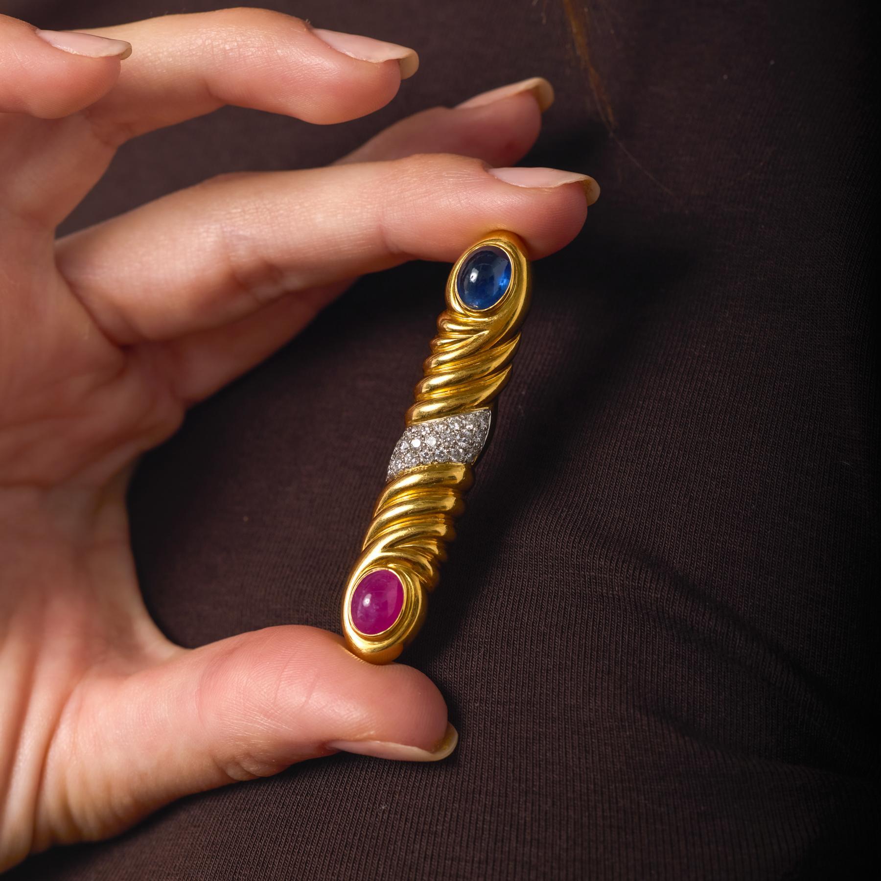 Broche de Gump en rubis saphir diamant or jaune 18k platine Bon état - En vente à Beverly Hills, CA