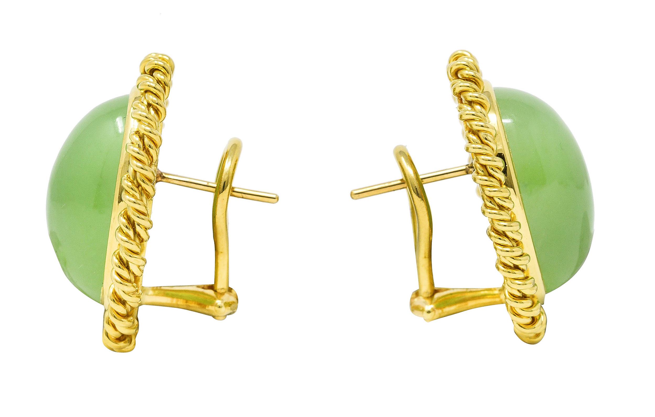 18 Karat Gelbgold Ohrringe mit Jade-Cabochon von Gump's im Zustand „Hervorragend“ in Philadelphia, PA