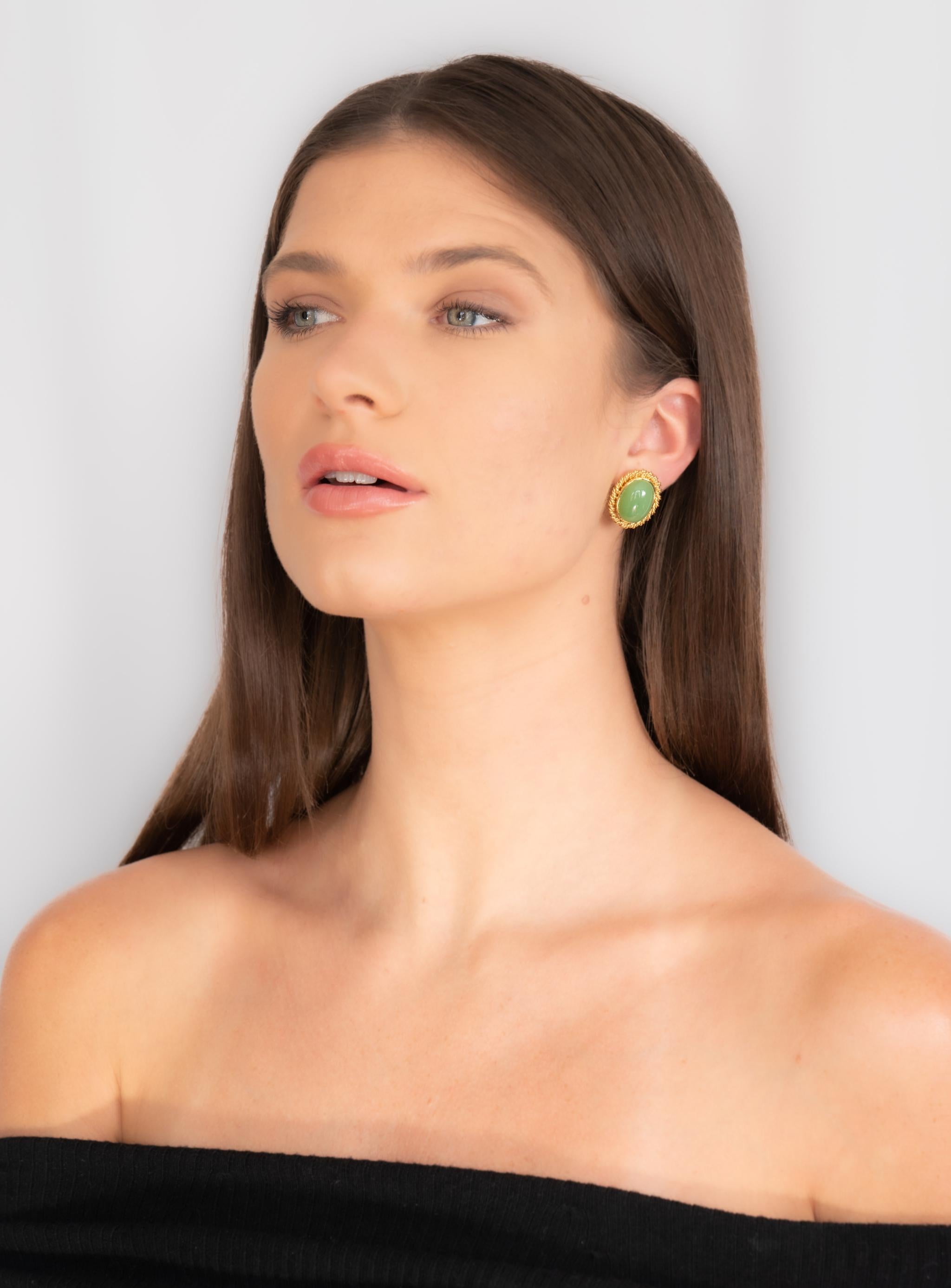 18 Karat Gelbgold Ohrringe mit Jade-Cabochon von Gump's 5