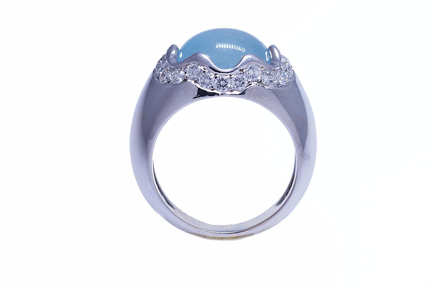 Women's or Men's Gumuchian 18 Karat Aquamarine and Diamond Ring For Sale