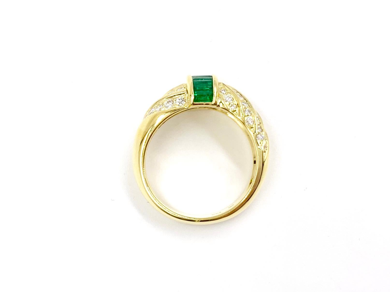 Gumuchian 18 Karat Emerald and Diamond Modern Ring In Excellent Condition For Sale In Pikesville, MD