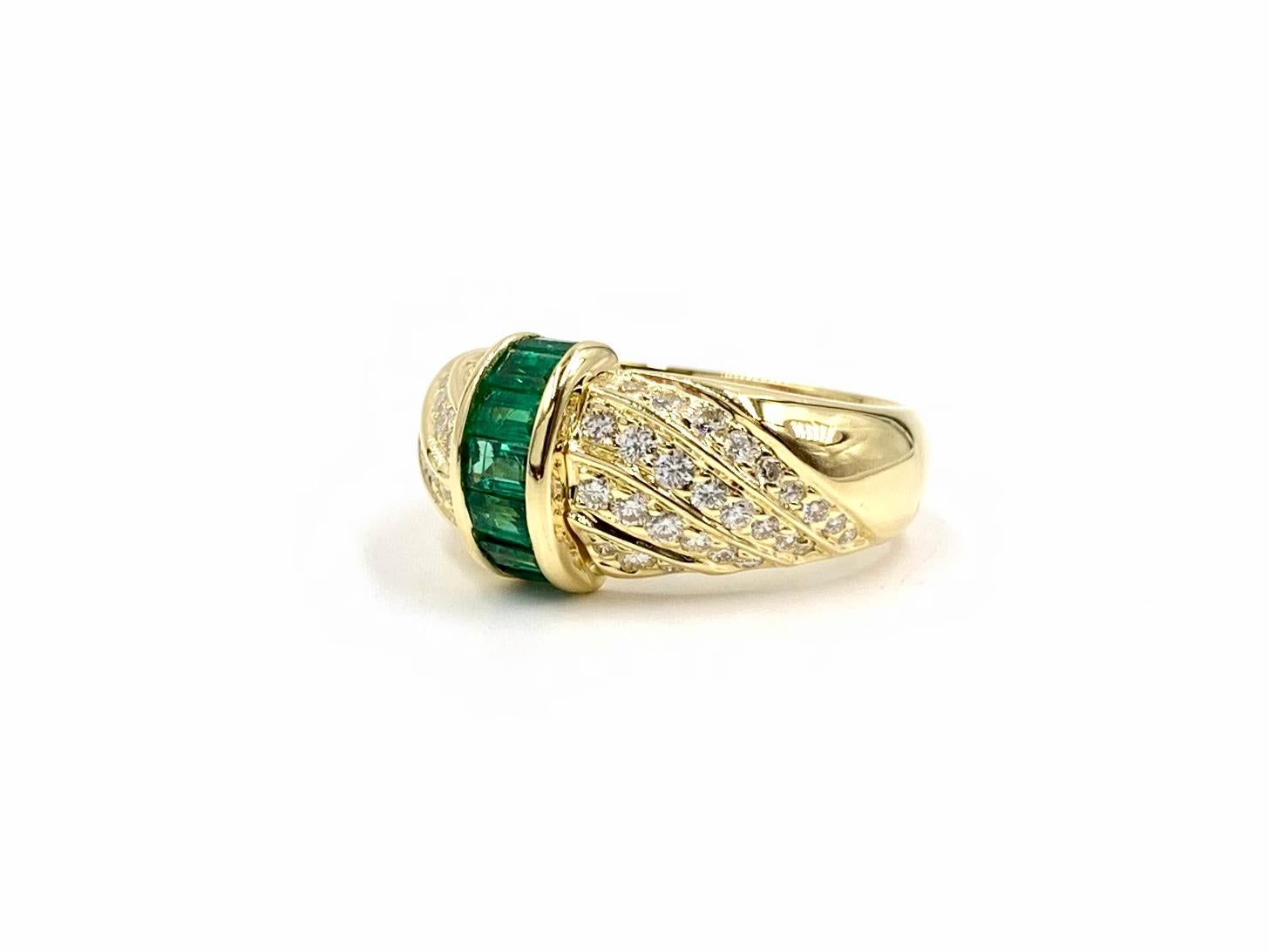 Gumuchian 18 Karat Emerald and Diamond Modern Ring For Sale 1