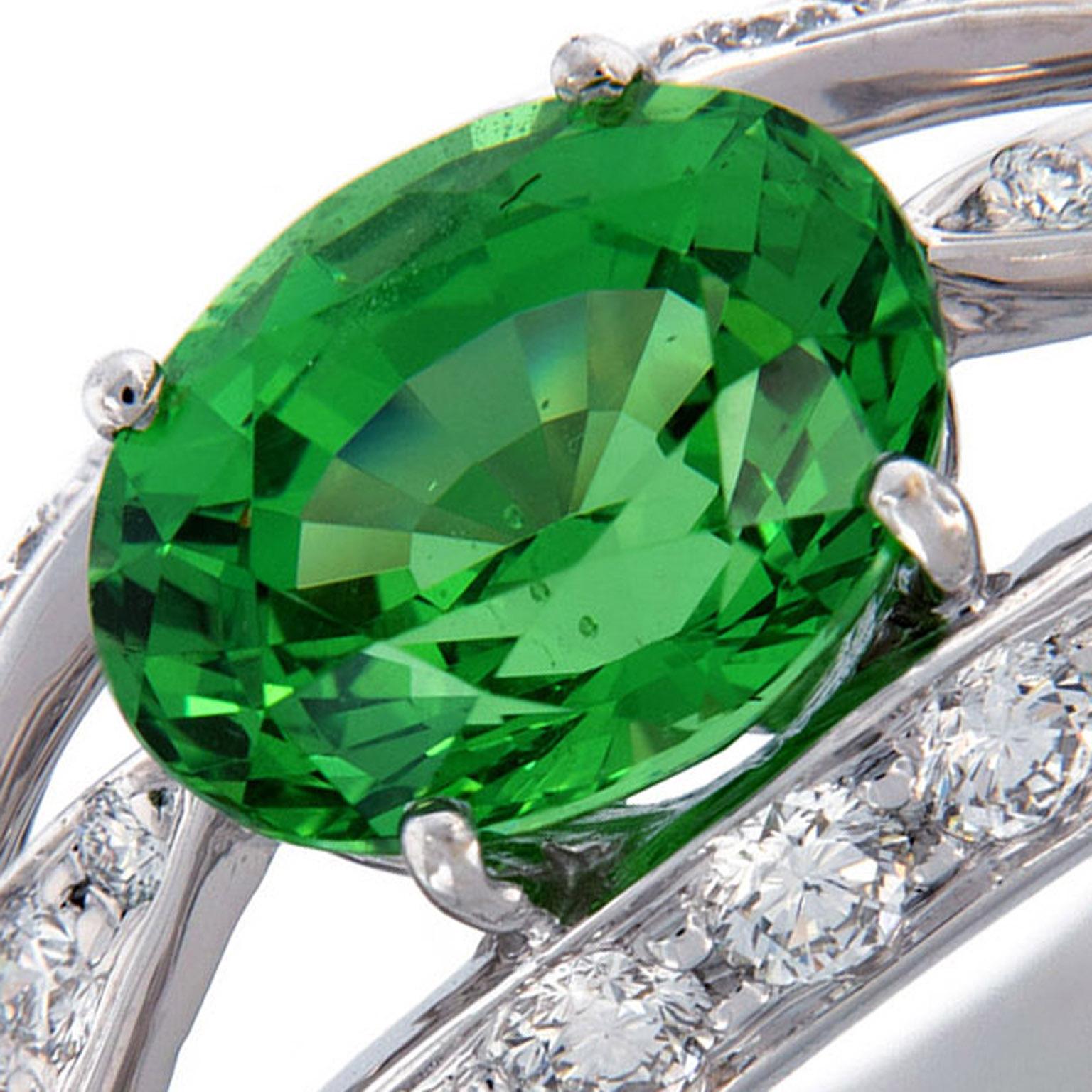 Gumuchian Tsavorite Diamond Gold Luna Ring In New Condition In Troy, MI