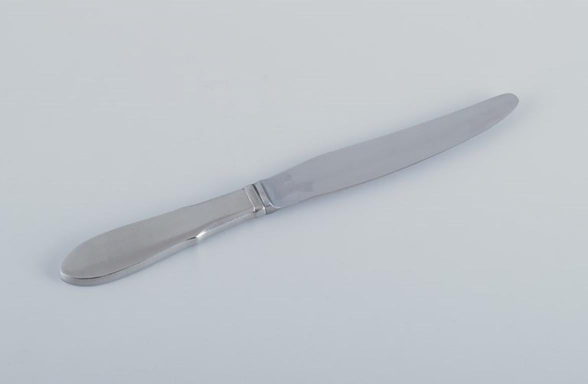 Gundorph Albertus pour Georg Jensen.
Huit couteaux de table 
