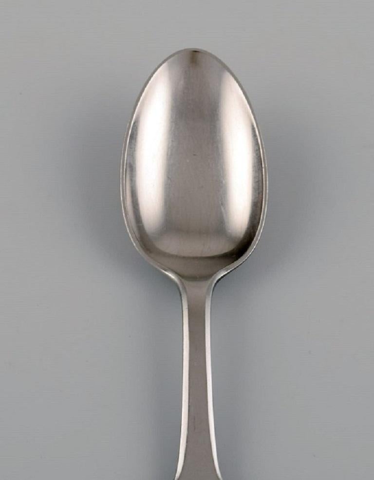 Gundorph Albertus for Georg Jensen. Mitra stainless steel dessert spoon. 1970s. Twelve spoons are available.
Measure: Length: 17.5 cm.
In excellent condition.
Stamped.