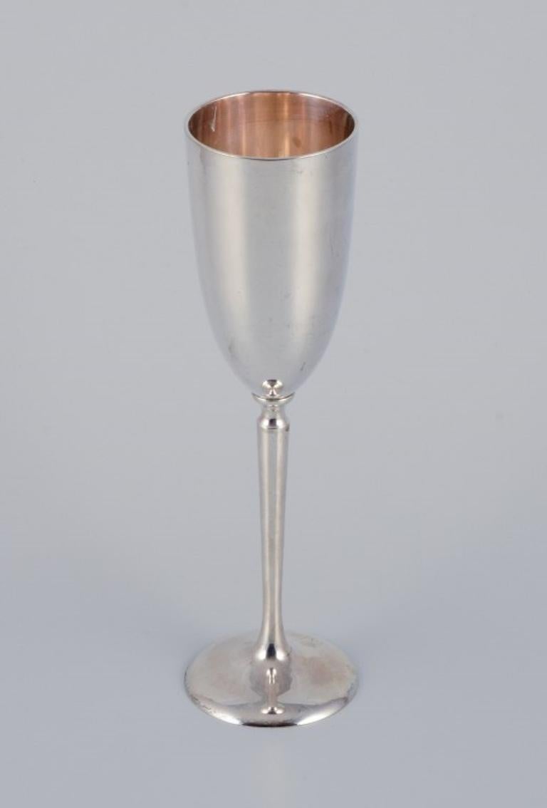 Swedish Gunilla Lindahl for Scandia Present. Two large champagne flutes in plated silver For Sale
