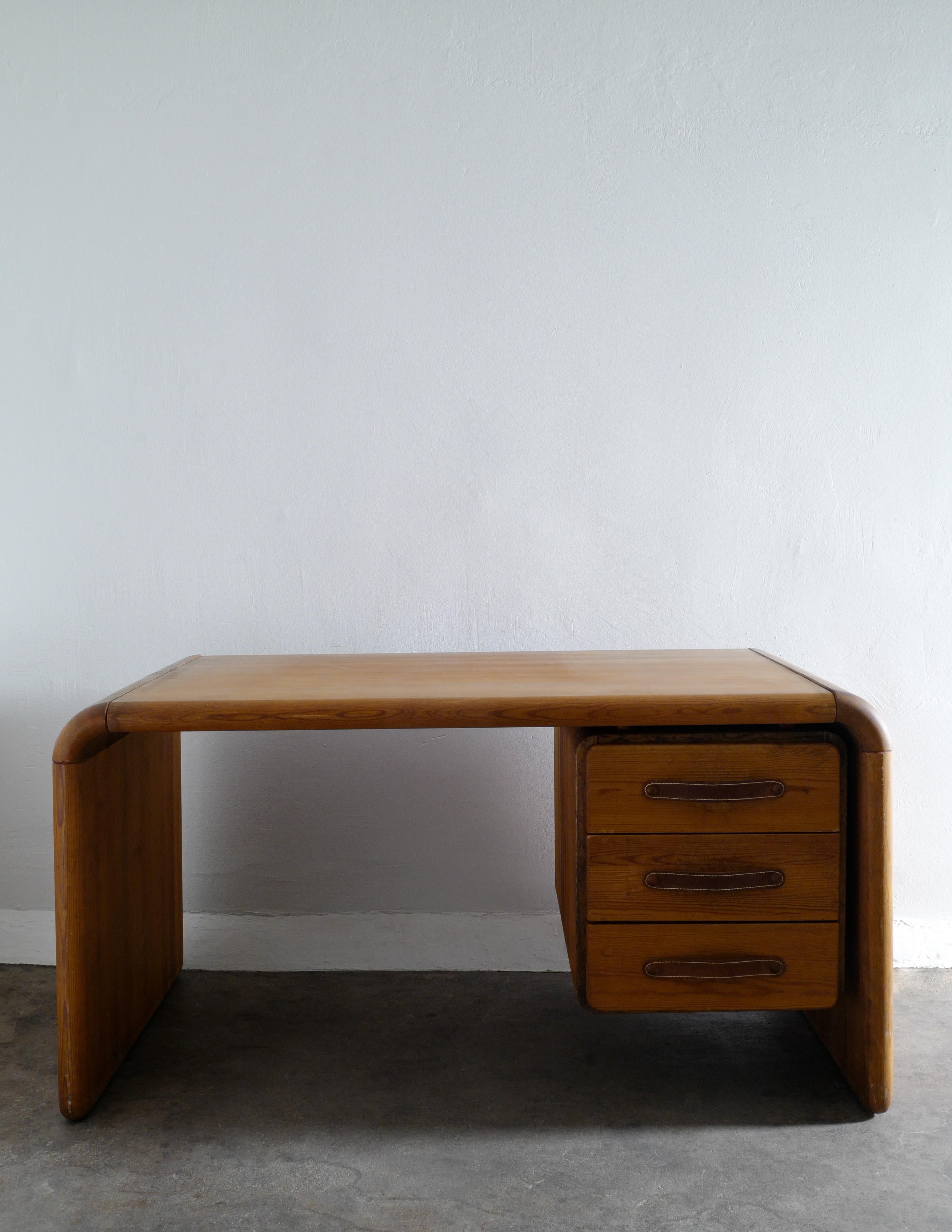 Very rare desk in solid pine designed by Gunleik Svartdal and produced in Norway in the 1980s. This desk is in original condition and showing nice patina and character from age and use. The contrast between this heavy dimensioned pine and the