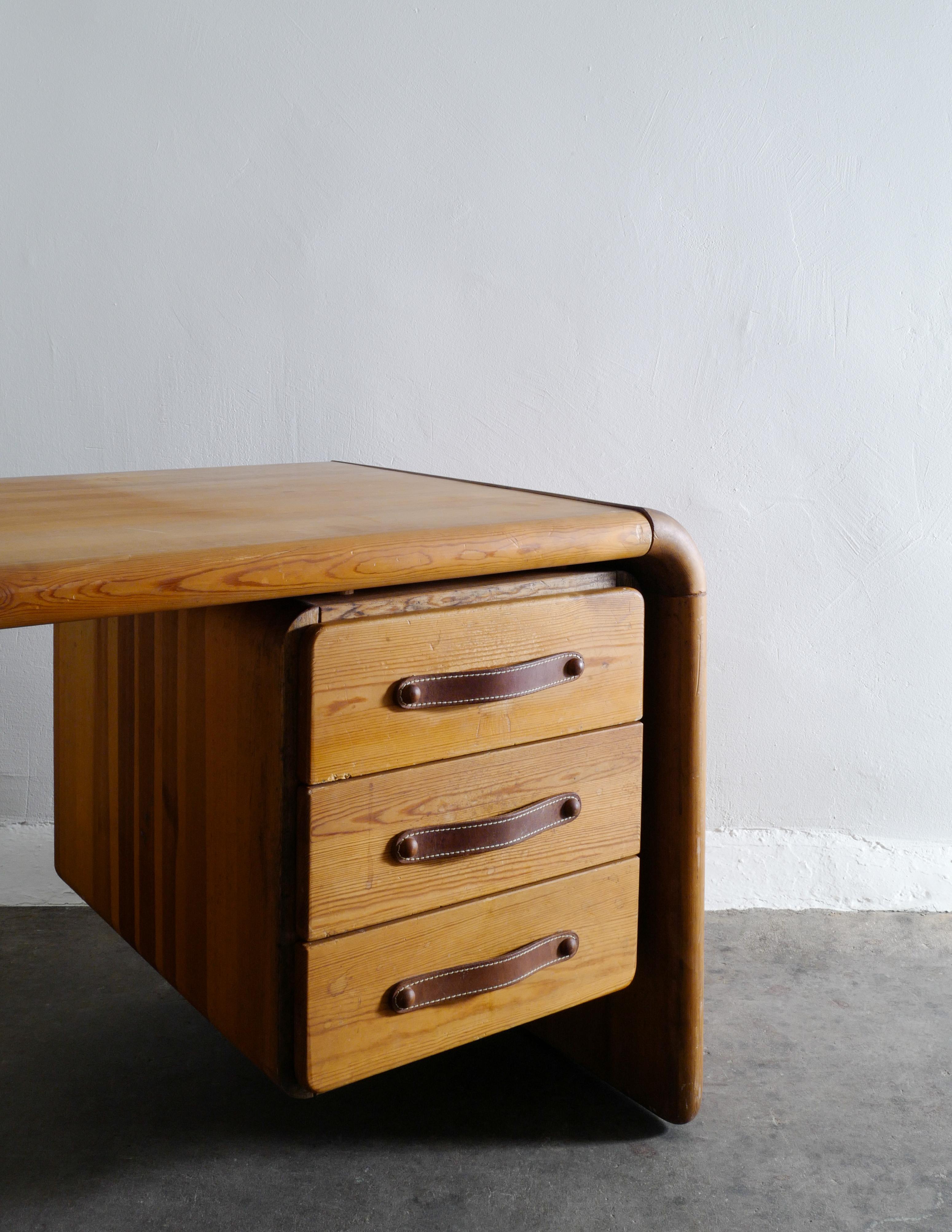Scandinavian Modern Gunleik Svartdal Desk in Solid Pine Produced in Norway, 1980s