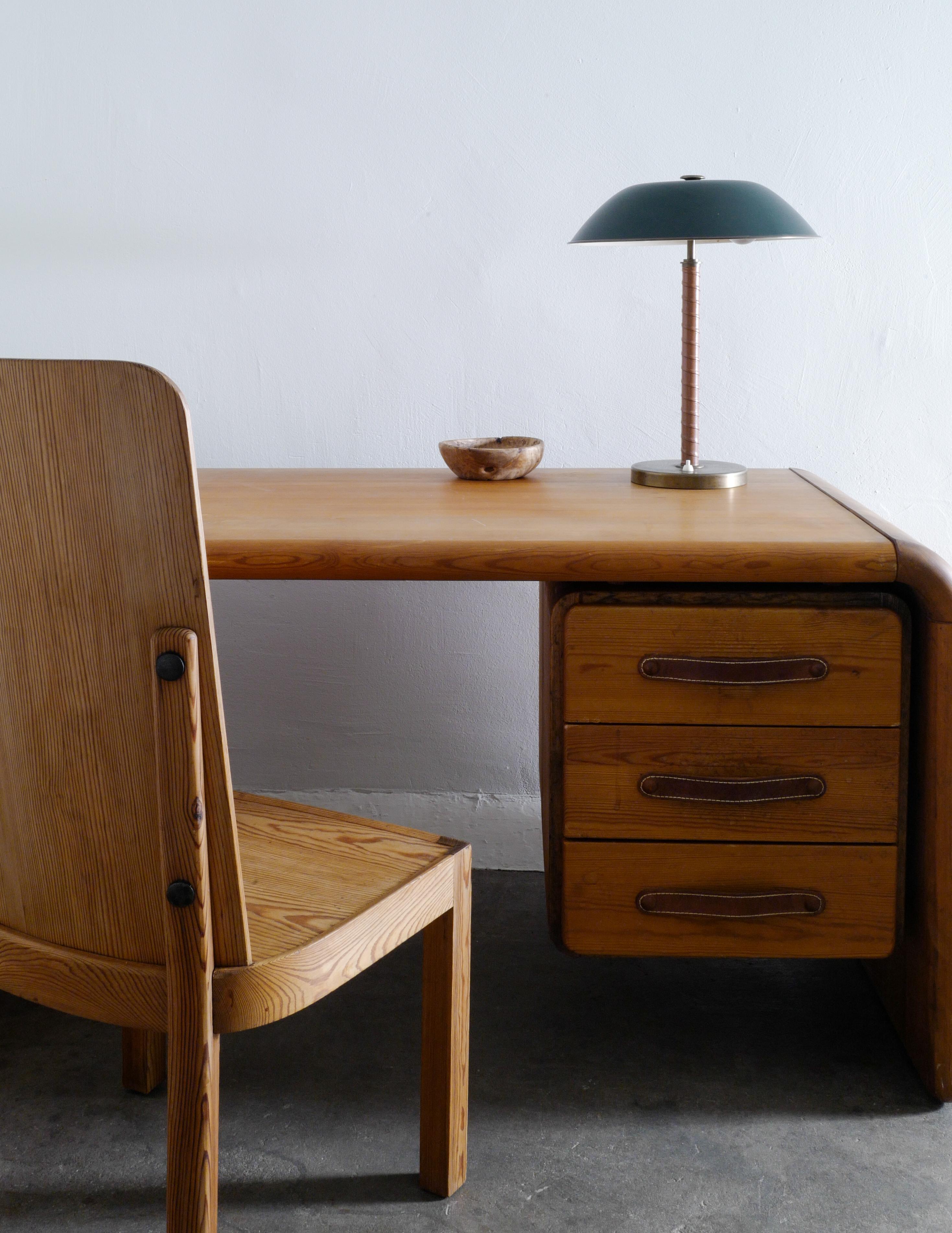 Gunleik Svartdal Desk in Solid Pine Produced in Norway, 1980s In Good Condition In Stockholm, SE