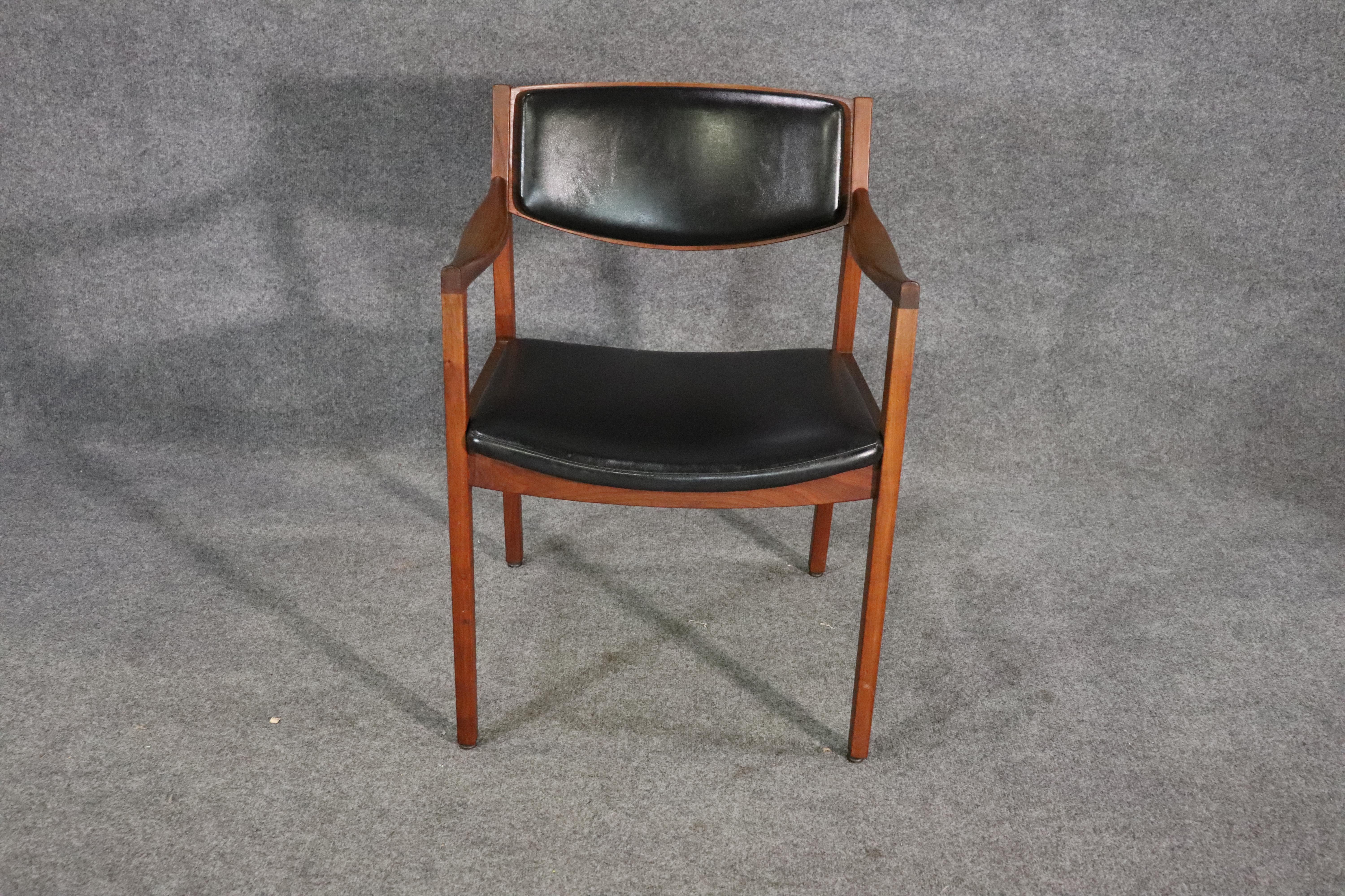 Single mid-century modern armchair by Gunlocke chair company. Sculpted arms with padded seat and back.
Please confirm location NY or NJ