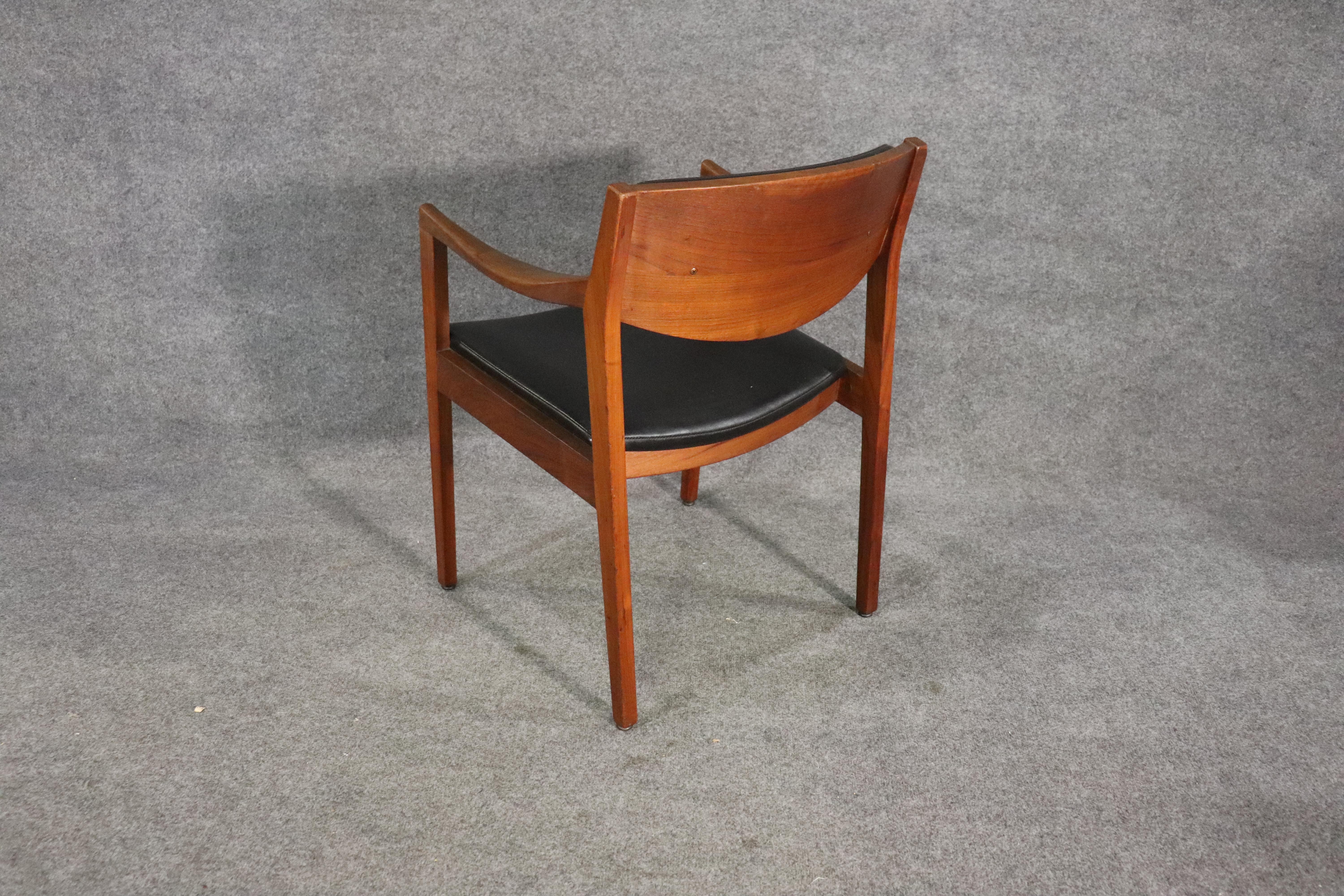 Gunlocke Chair Co Armchair In Good Condition For Sale In Brooklyn, NY