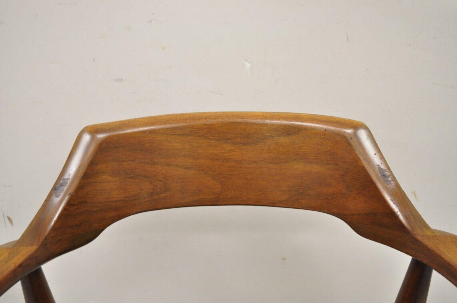 20th Century Gunlocke Mid-Century Modern Walnut Office Desk Arm Chair